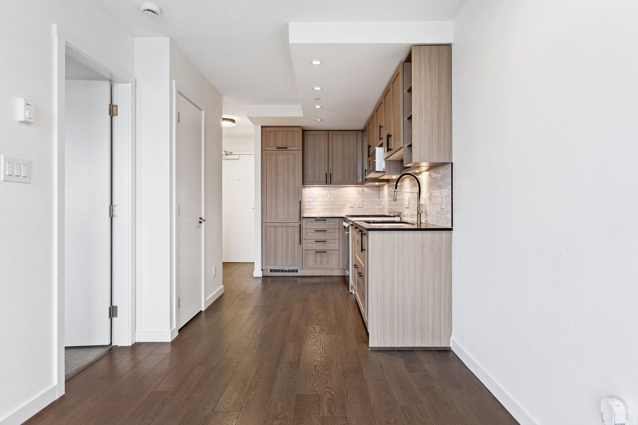 2003 5515 BOUNDARY ROAD Unit: 2003