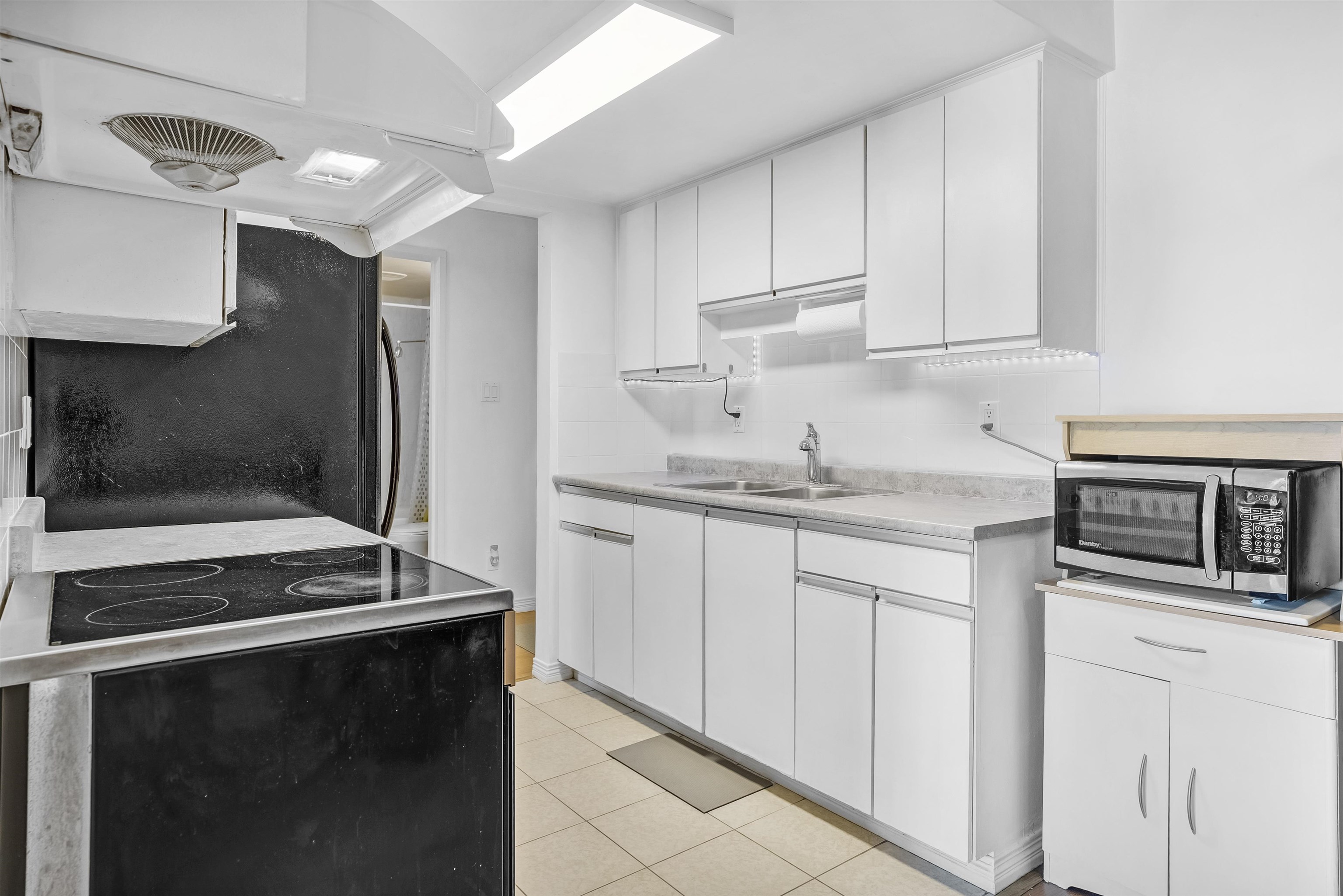 303 975 E BROADWAY Unit: 303
