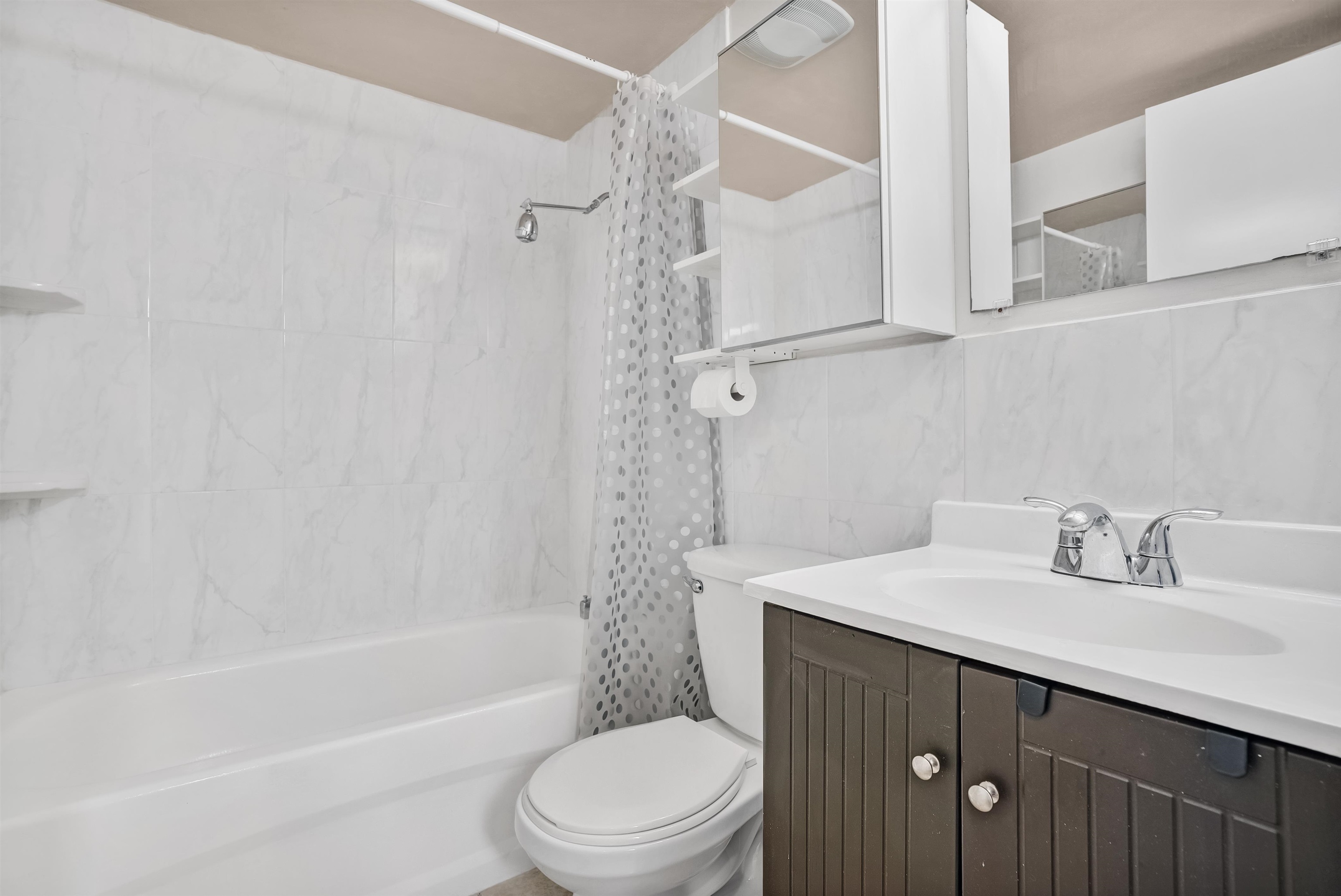 303 975 E BROADWAY Unit: 303