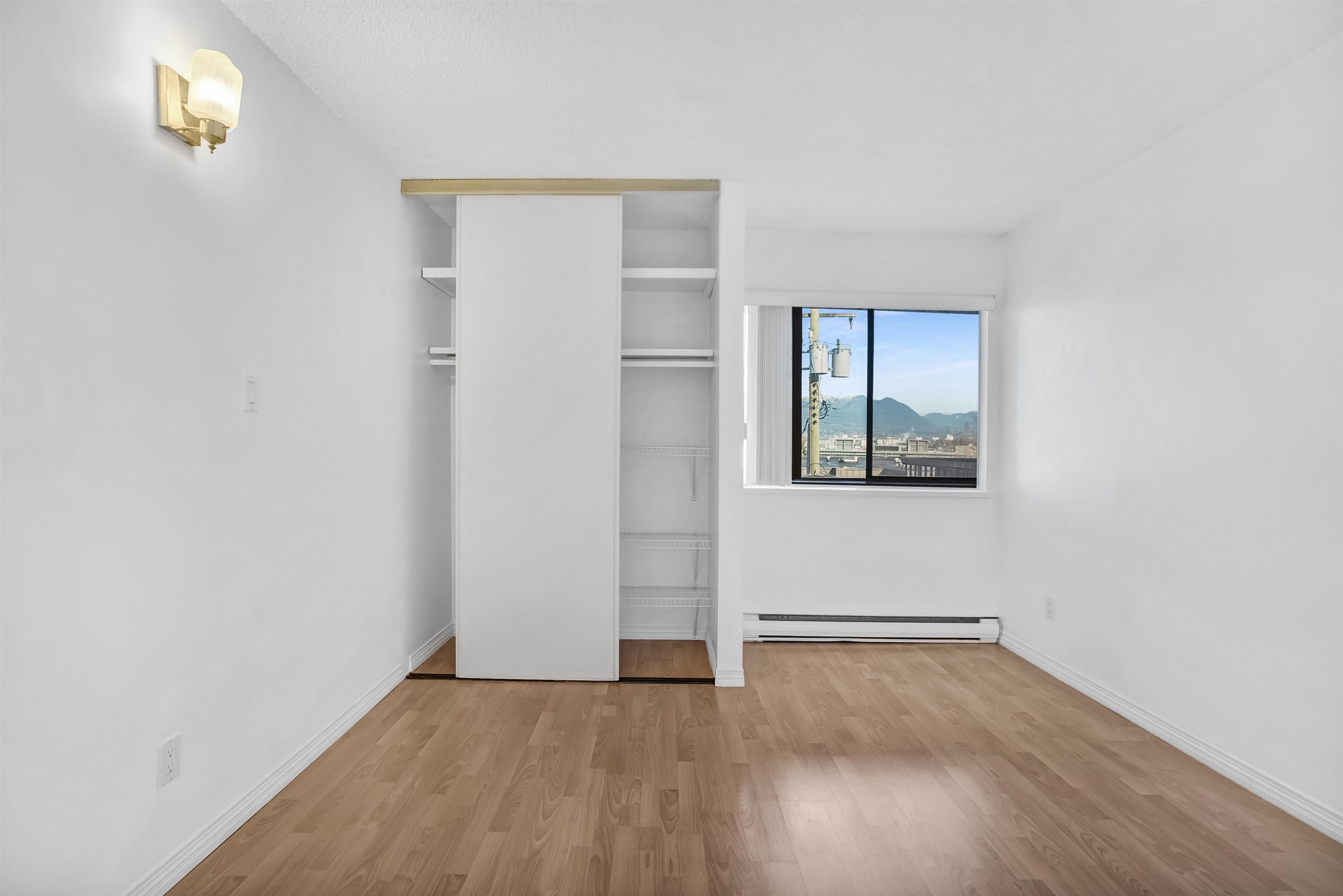 303 975 E BROADWAY Unit: 303