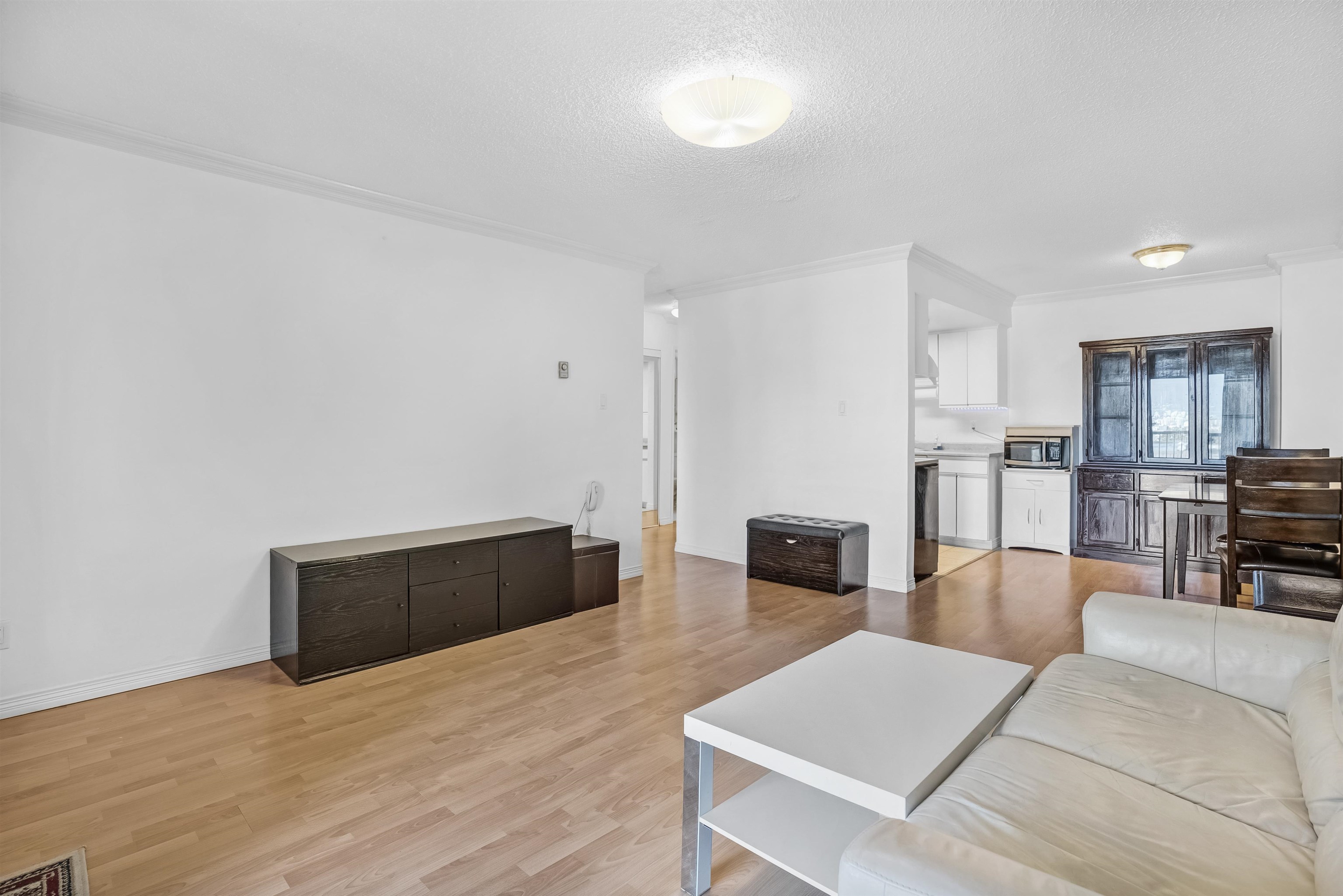 303 975 E BROADWAY Unit: 303