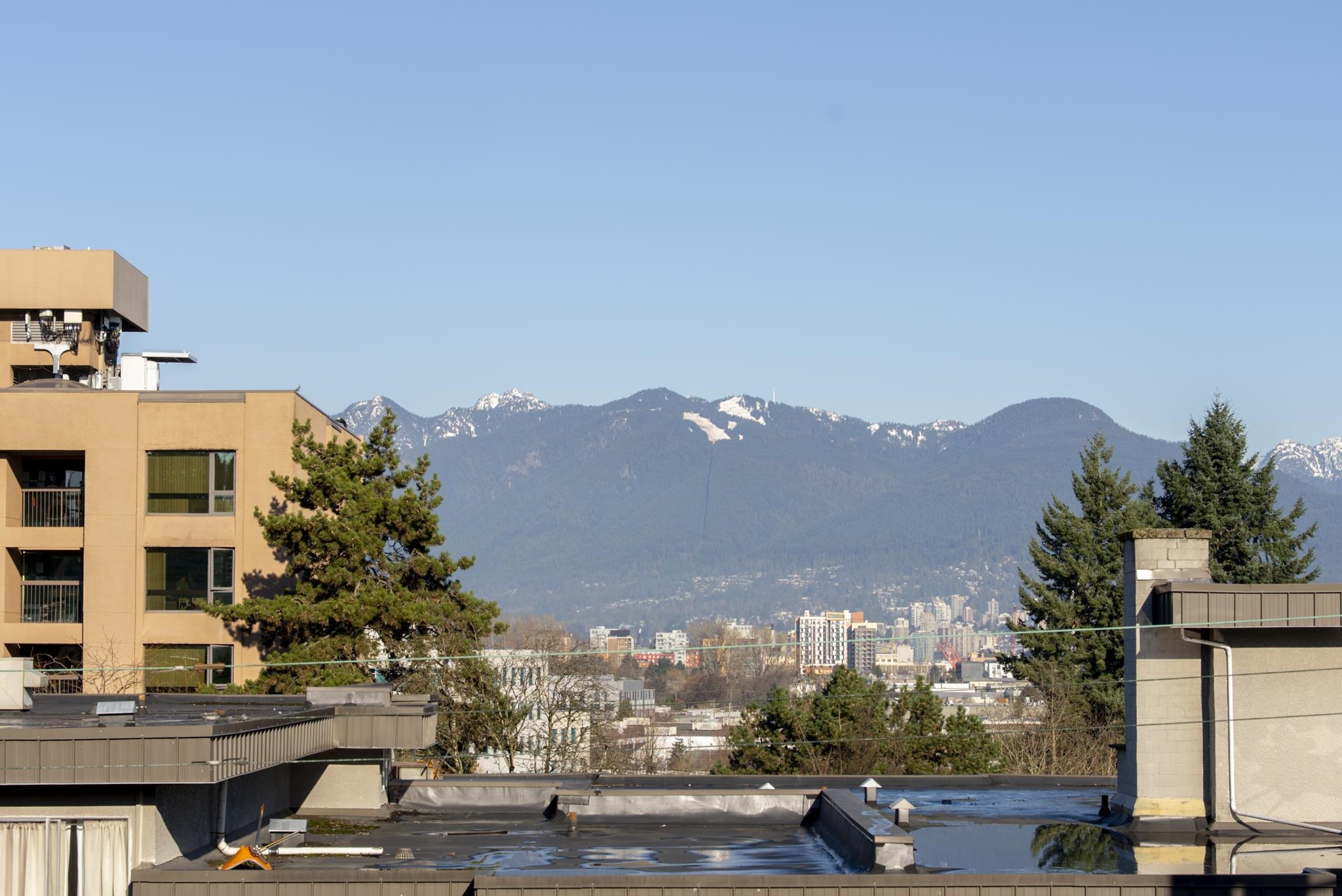 303 975 E BROADWAY Unit: 303