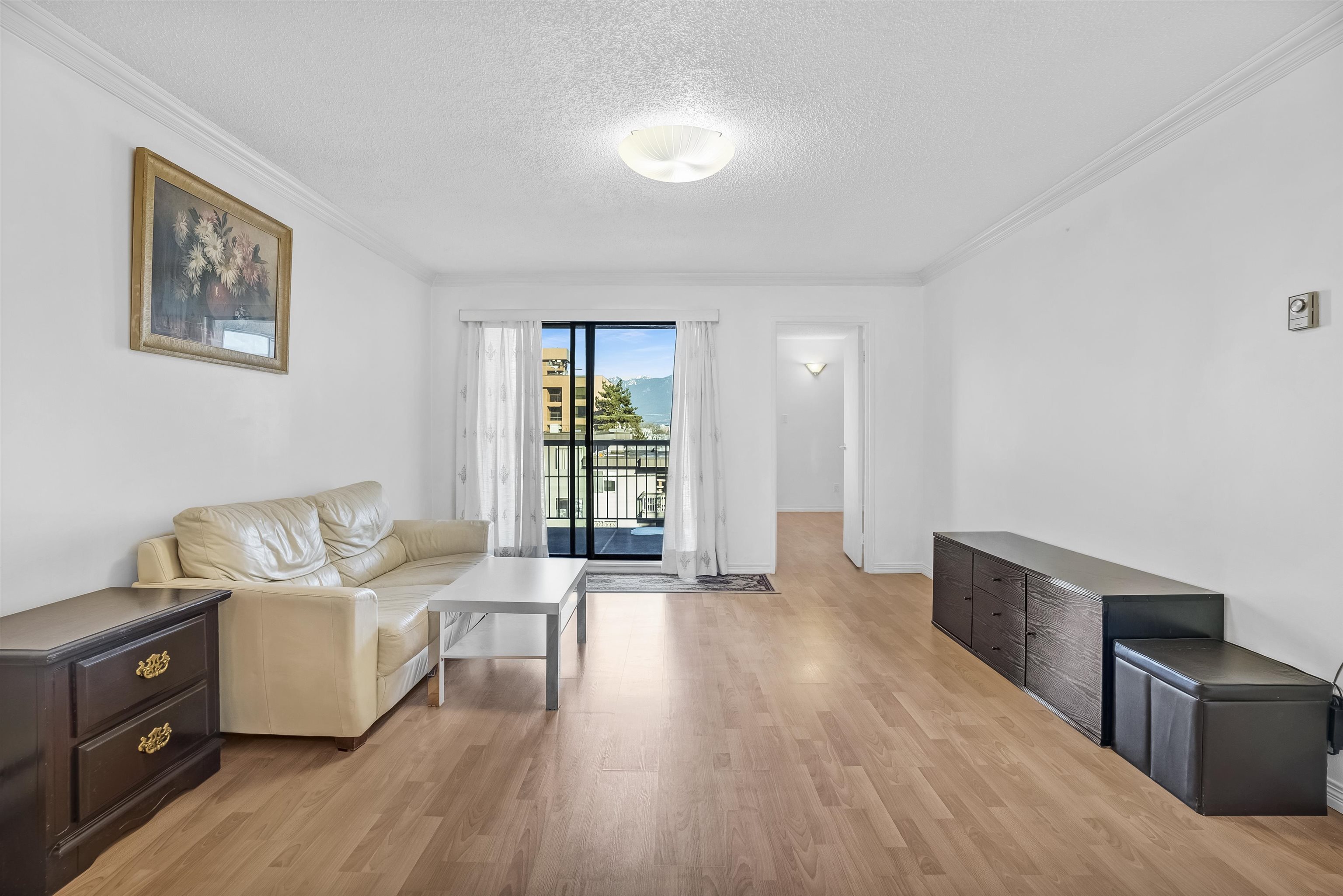 303 975 E BROADWAY Unit: 303
