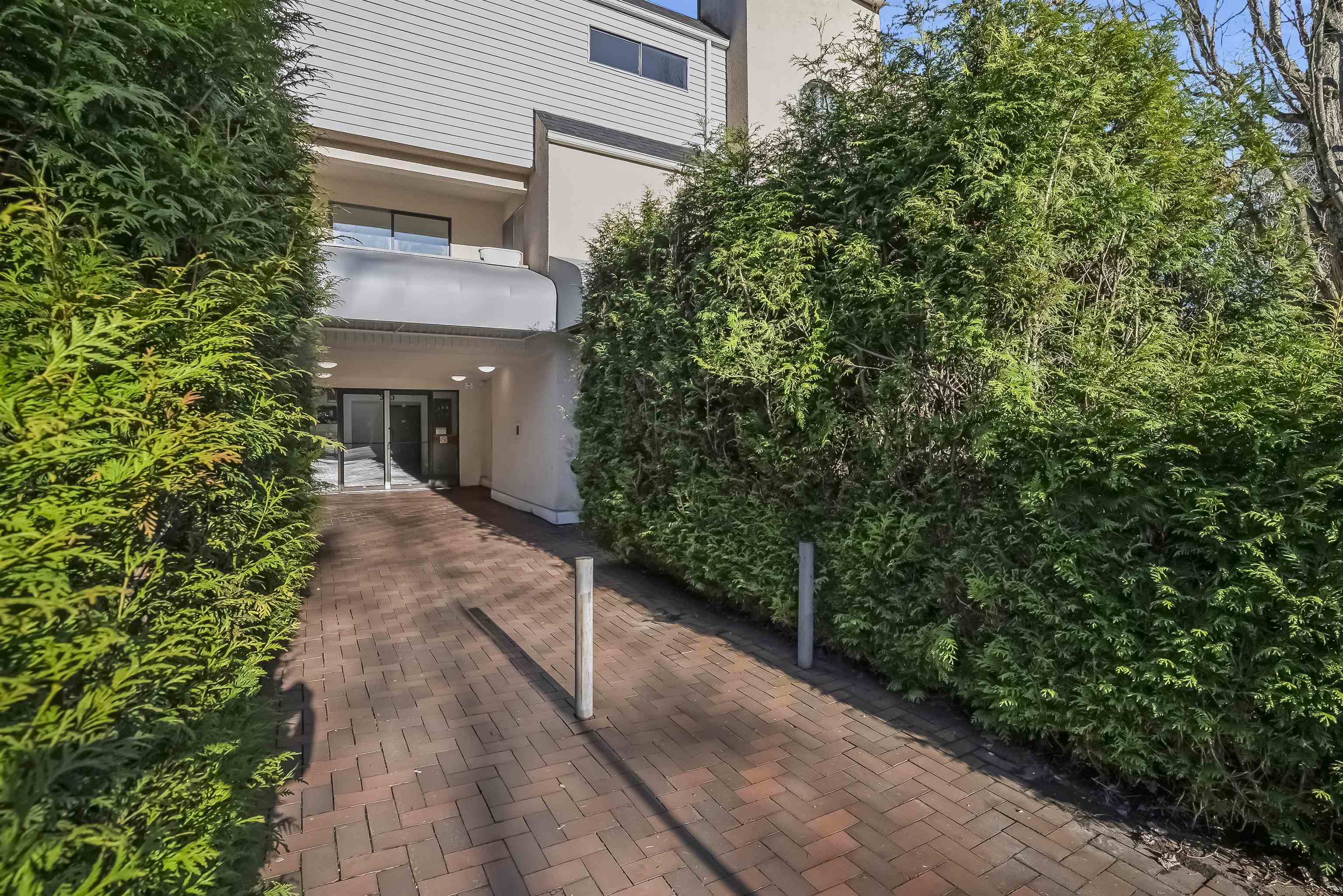 303 975 E BROADWAY Unit: 303