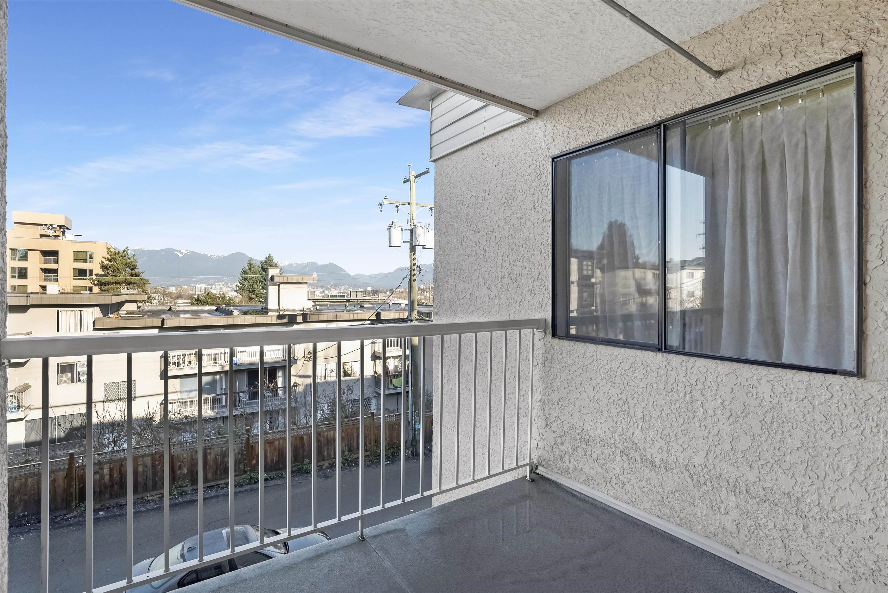 303 975 E BROADWAY Unit: 303