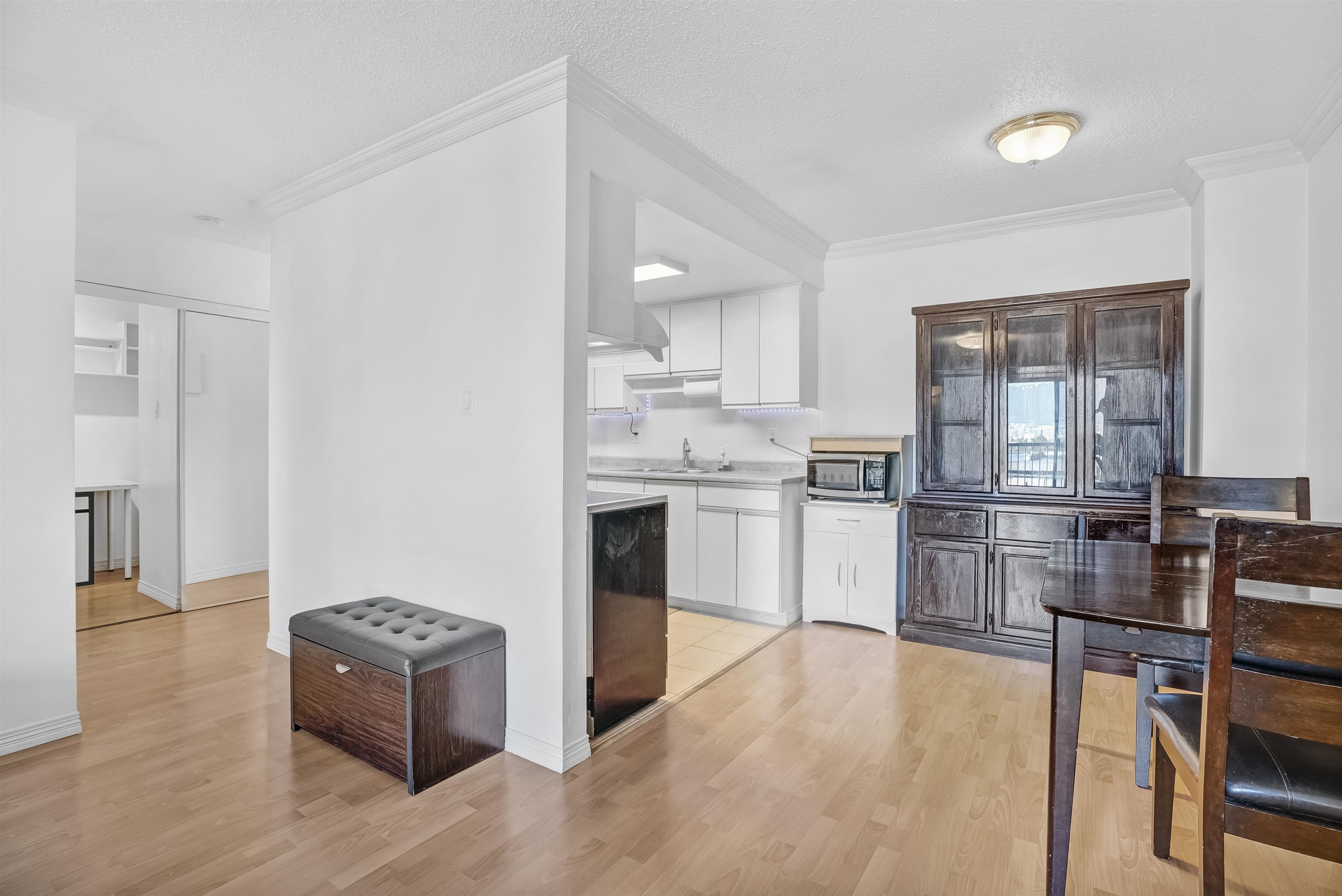 303 975 E BROADWAY Unit: 303