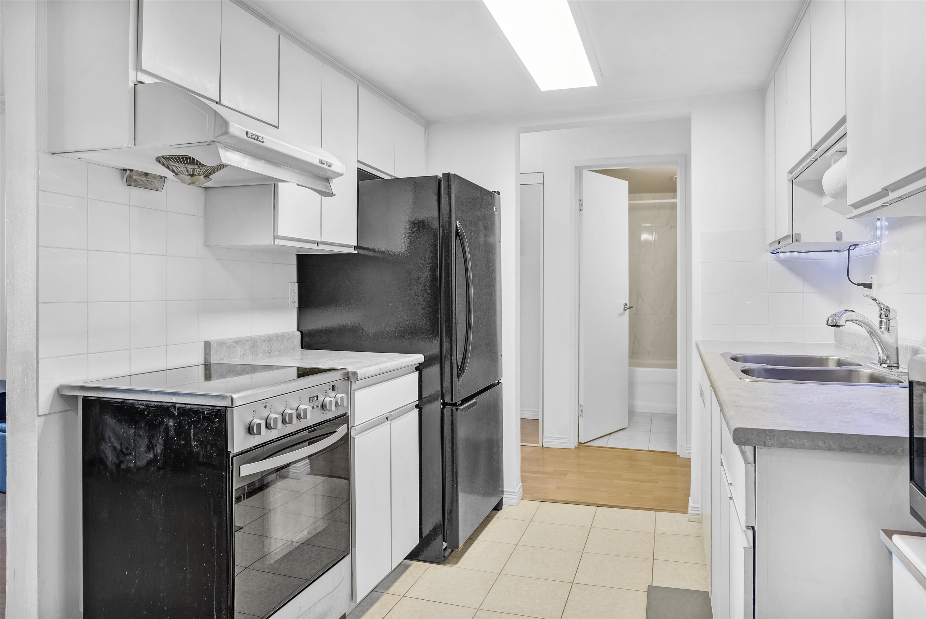 303 975 E BROADWAY Unit: 303