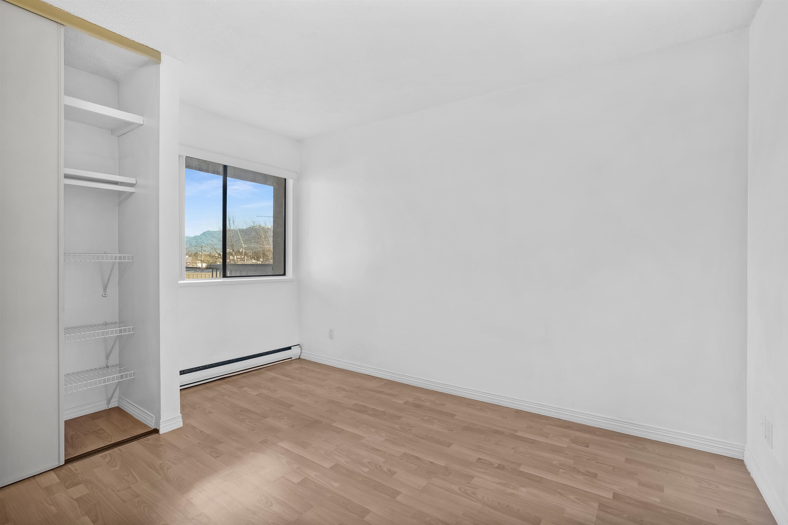 303 975 E BROADWAY Unit: 303