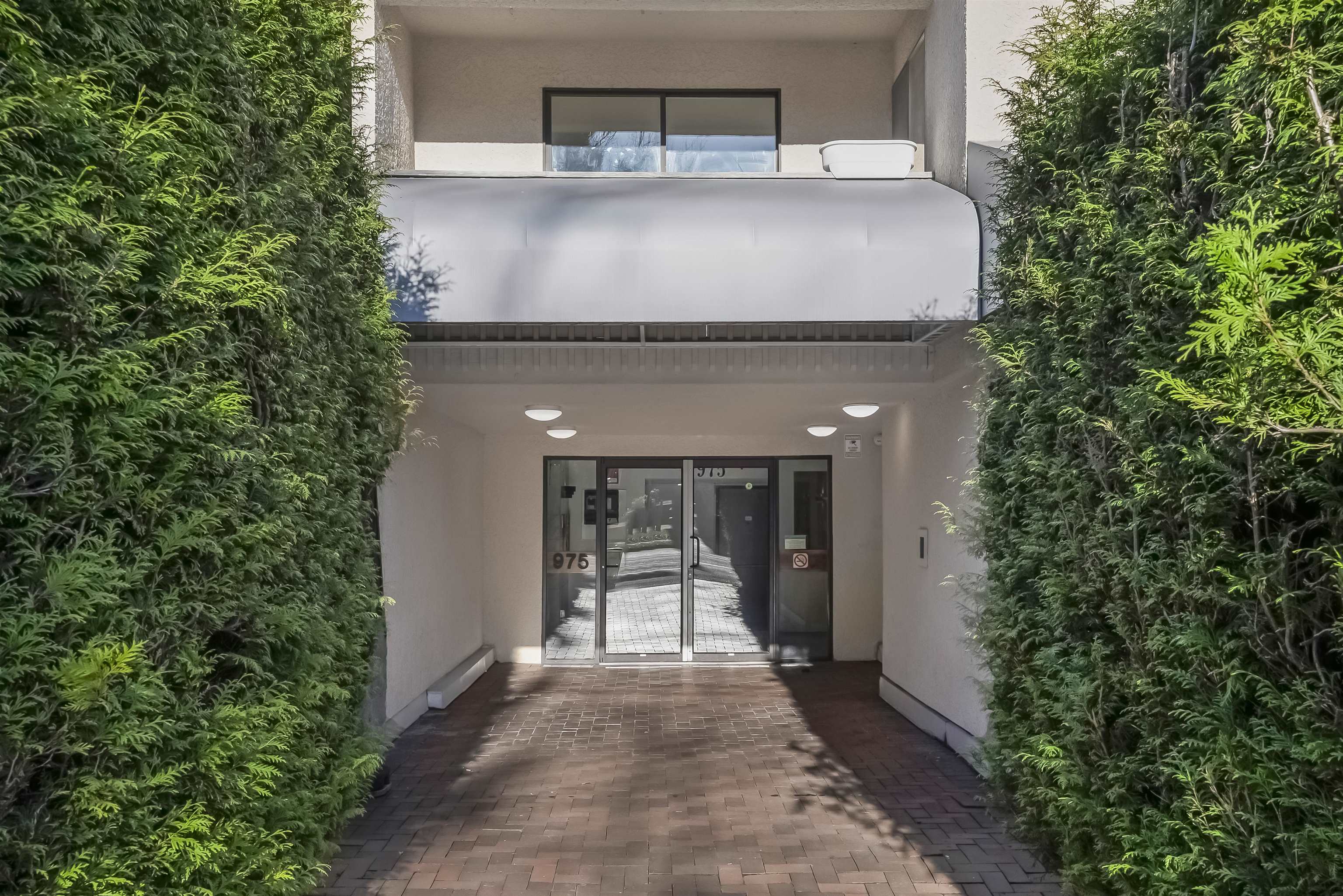 303 975 E BROADWAY Unit: 303