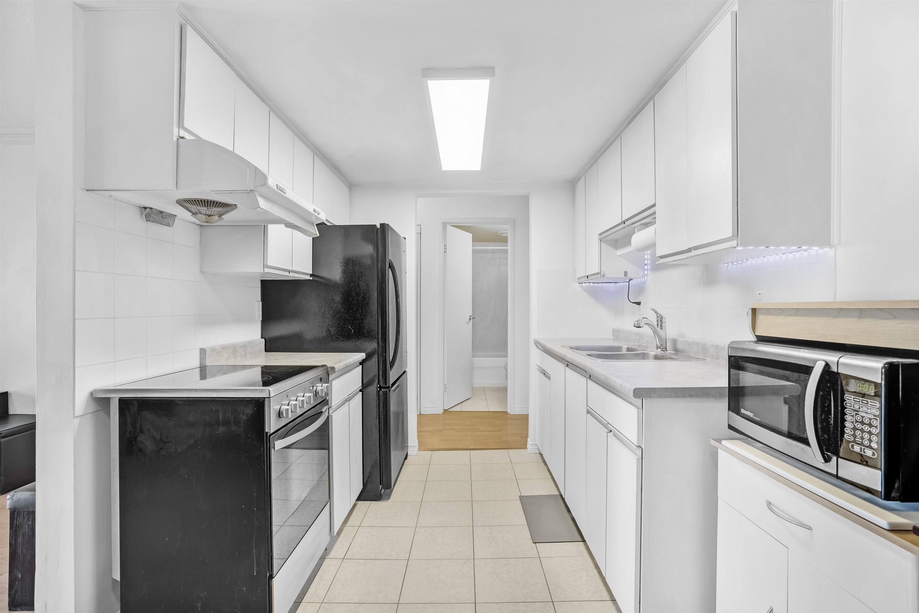 303 975 E BROADWAY Unit: 303
