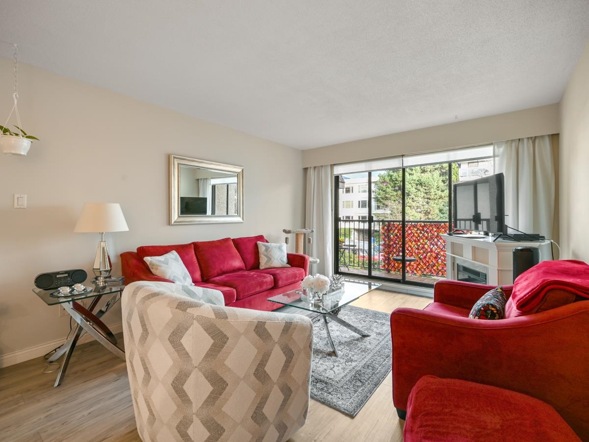 205 307 W 2ND STREET Unit: 205