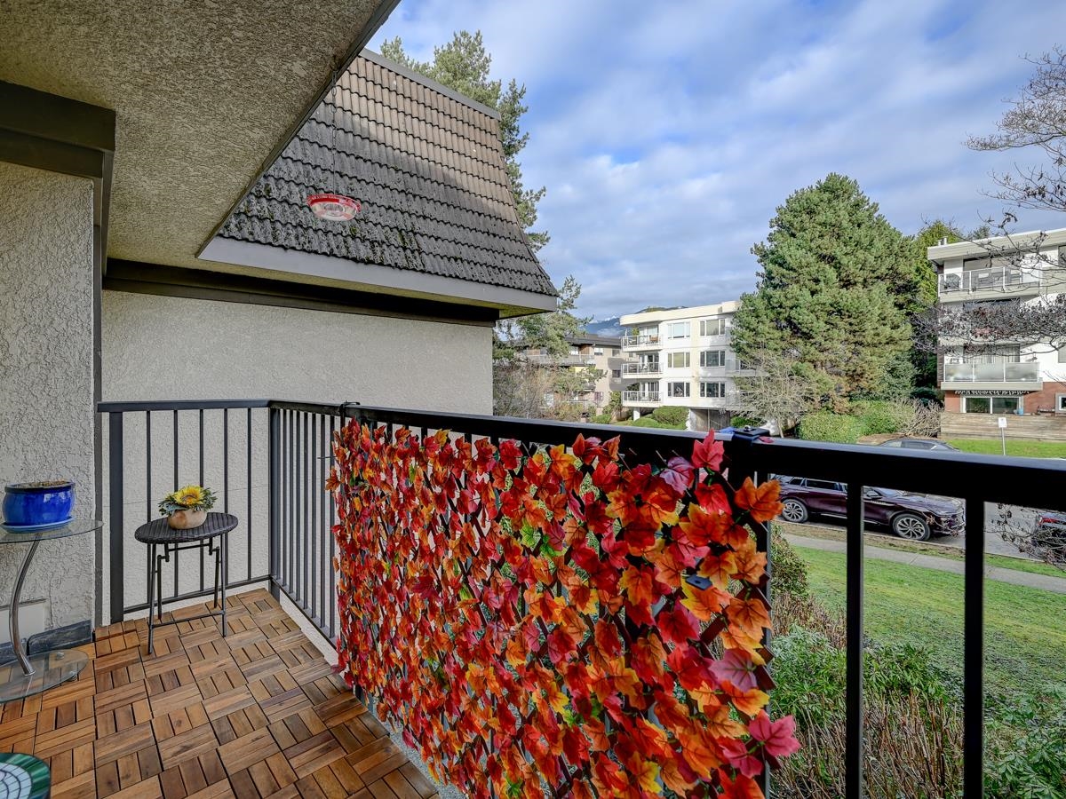 205 307 W 2ND STREET Unit: 205