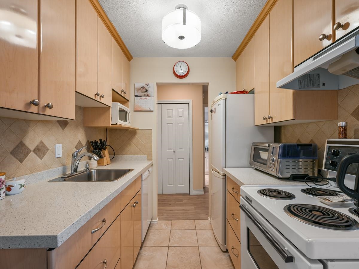 205 307 W 2ND STREET Unit: 205