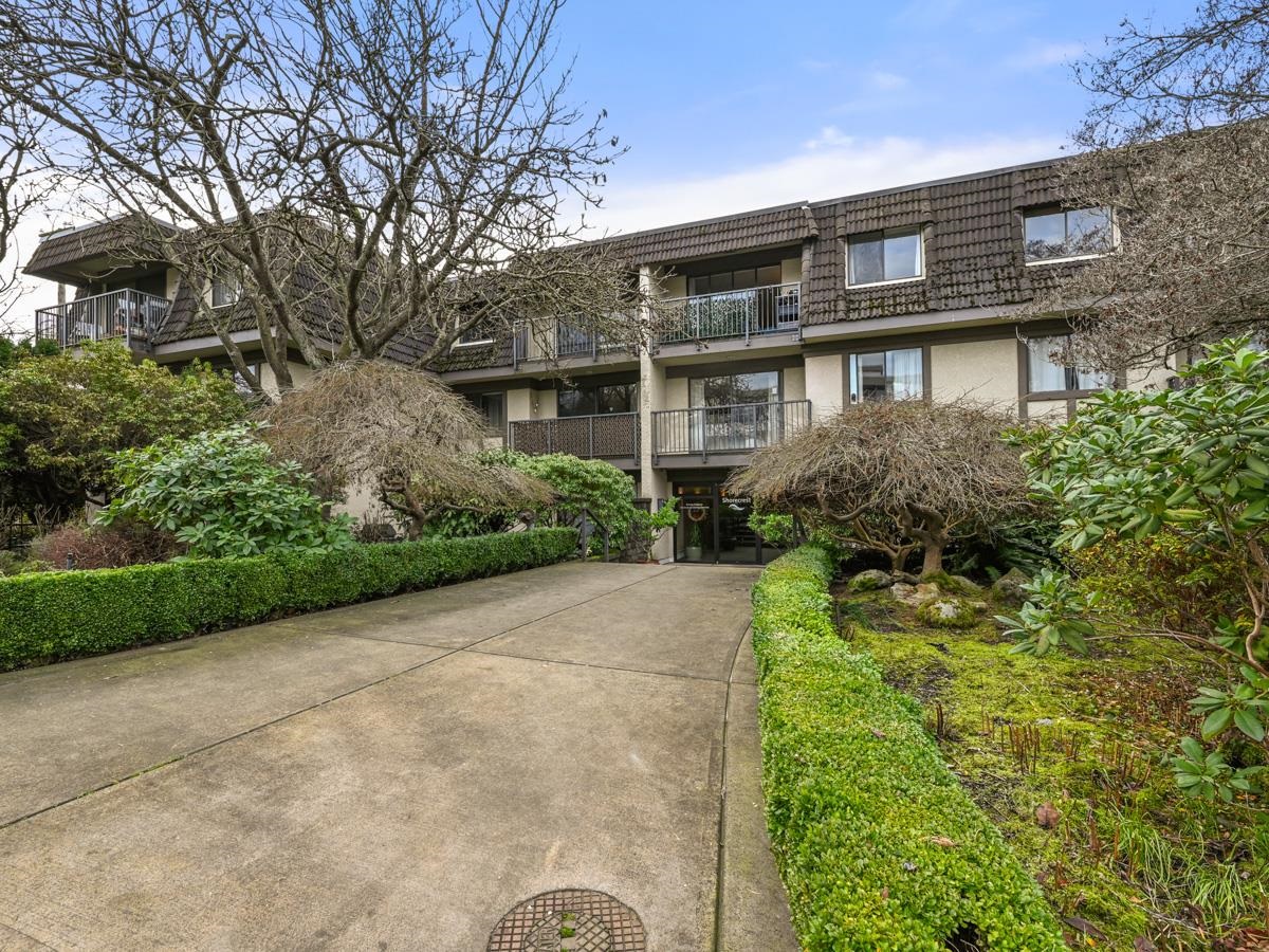 205 307 W 2ND STREET Unit: 205