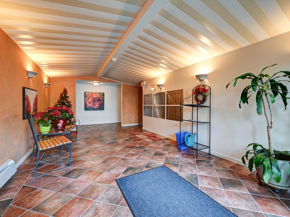 205 307 W 2ND STREET Unit: 205