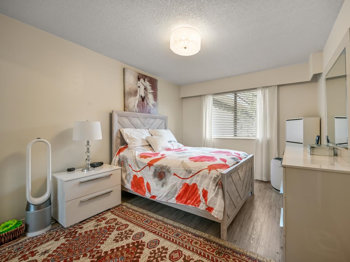 205 307 W 2ND STREET Unit: 205