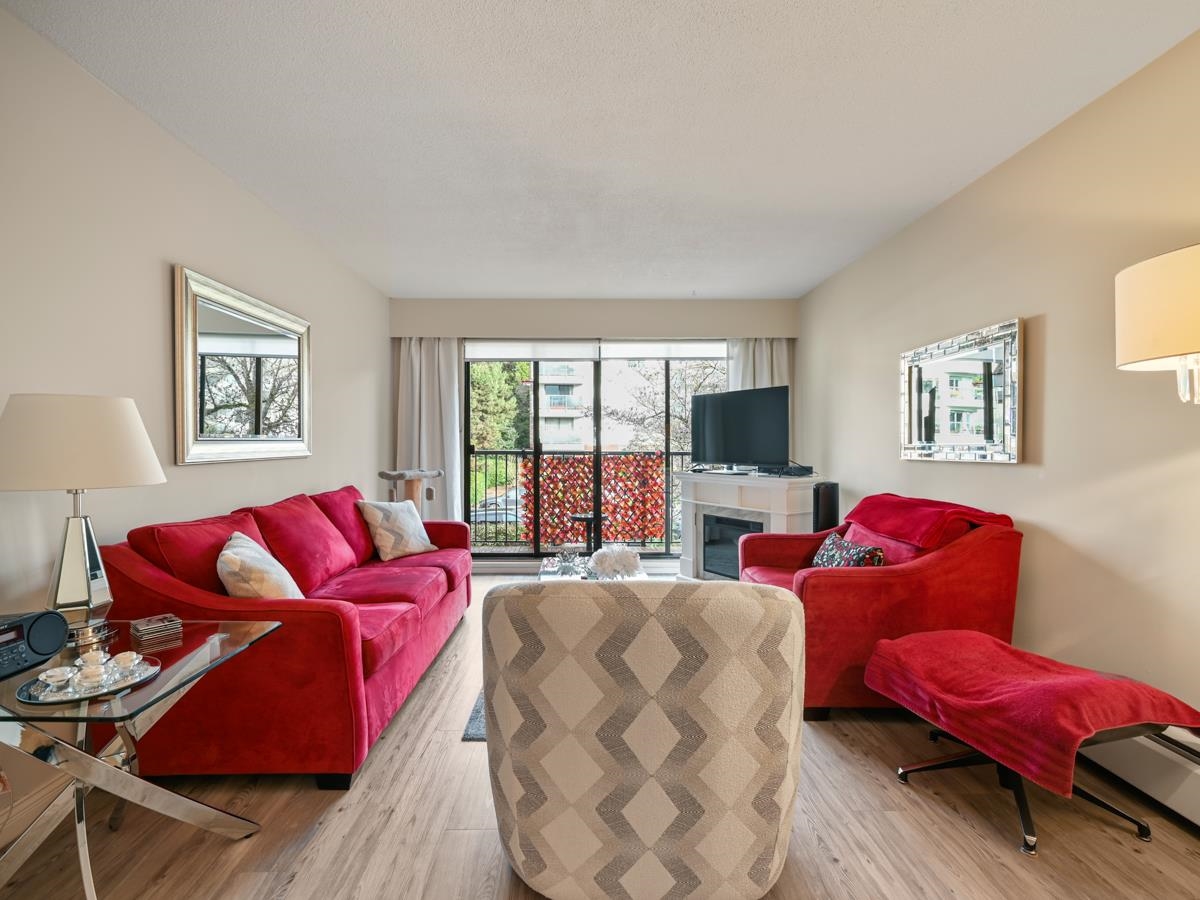 205 307 W 2ND STREET Unit: 205