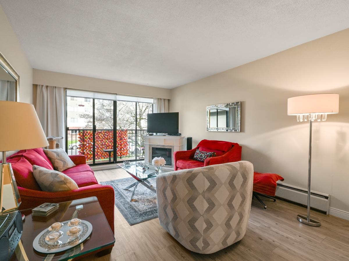 205 307 W 2ND STREET Unit: 205