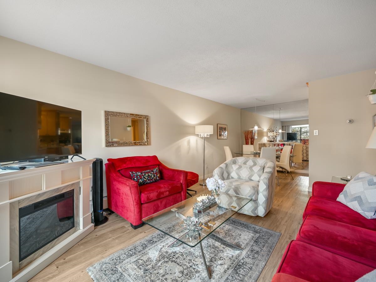 205 307 W 2ND STREET Unit: 205