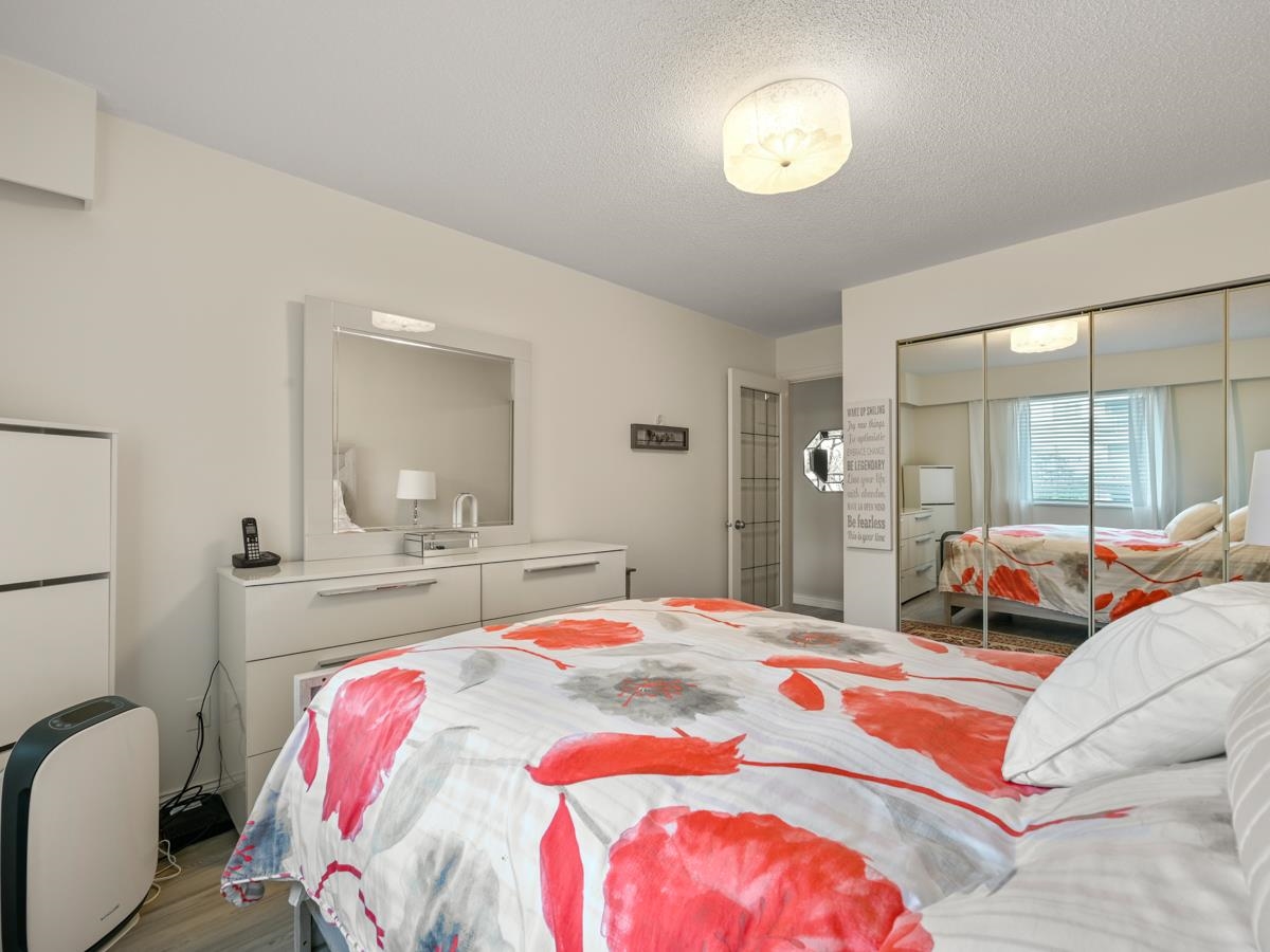 205 307 W 2ND STREET Unit: 205