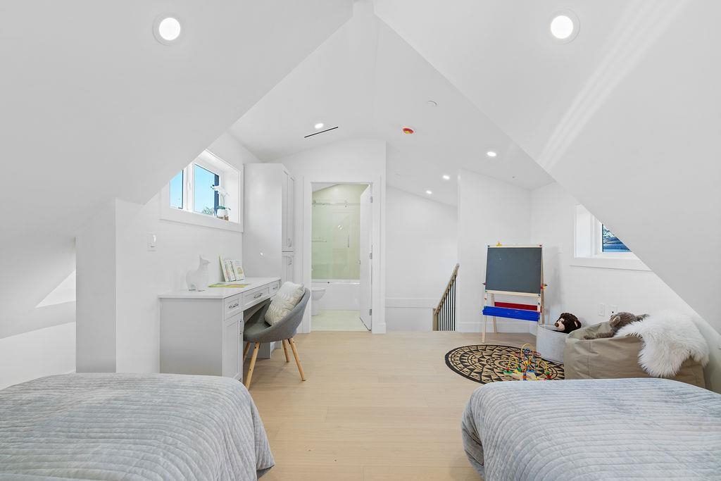 1 2447 E 41ST AVENUE Unit: 1