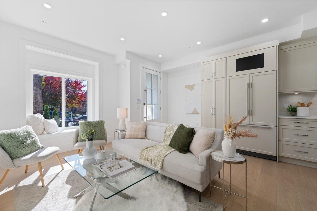 1 2447 E 41ST AVENUE Unit: 1