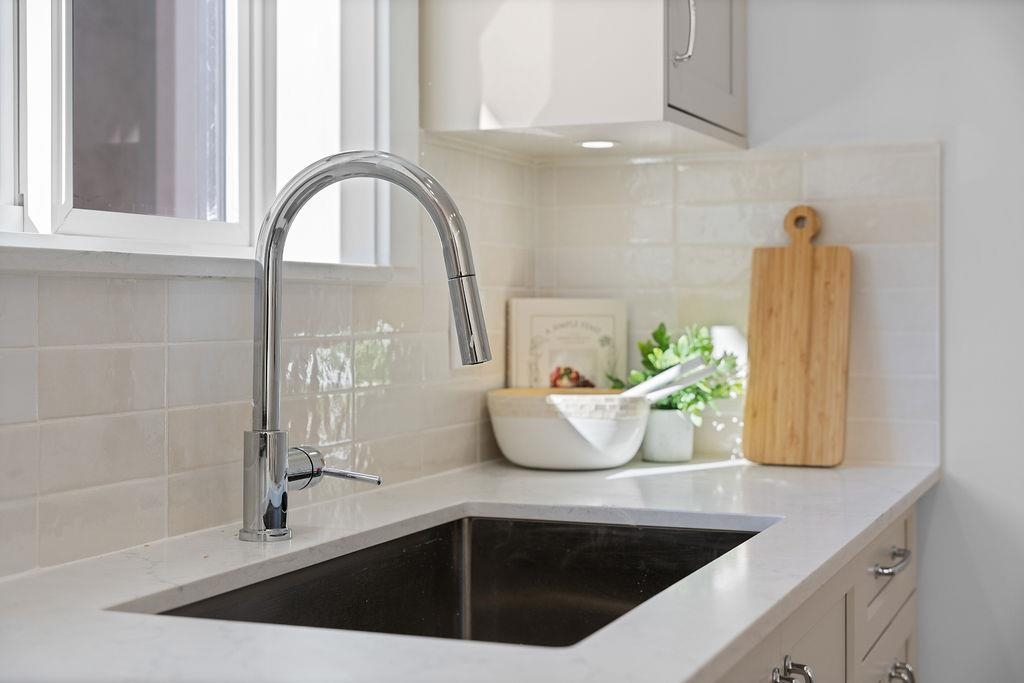 1 2447 E 41ST AVENUE Unit: 1