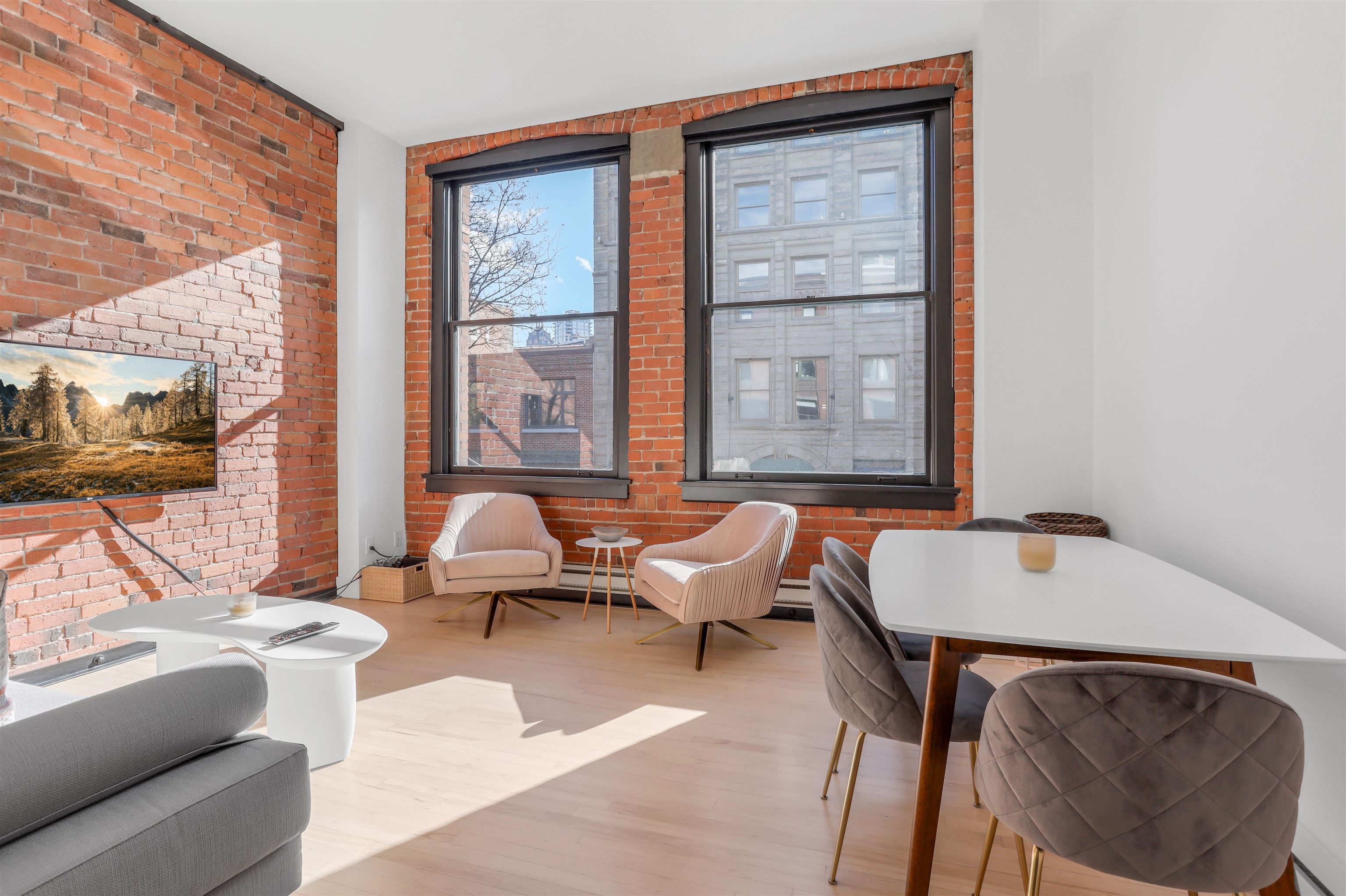 201 345 WATER STREET Unit: 201