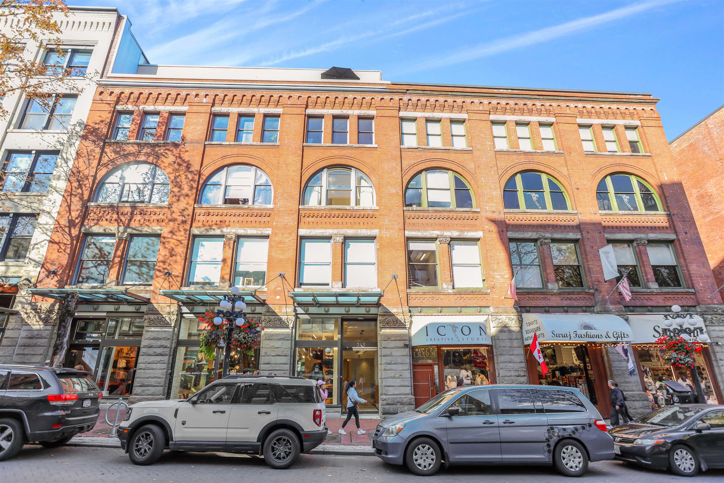 201 345 WATER STREET Unit: 201