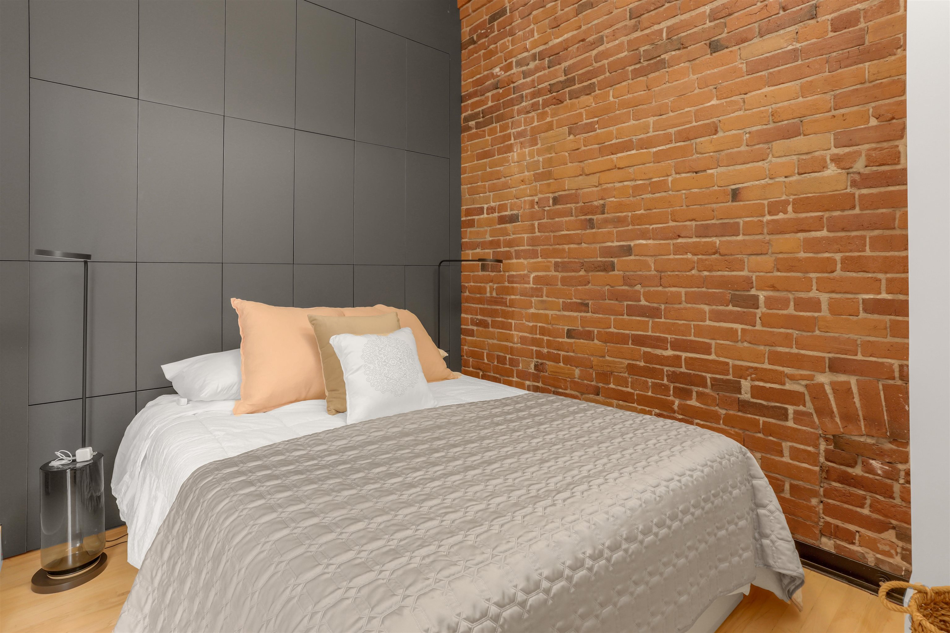 201 345 WATER STREET Unit: 201