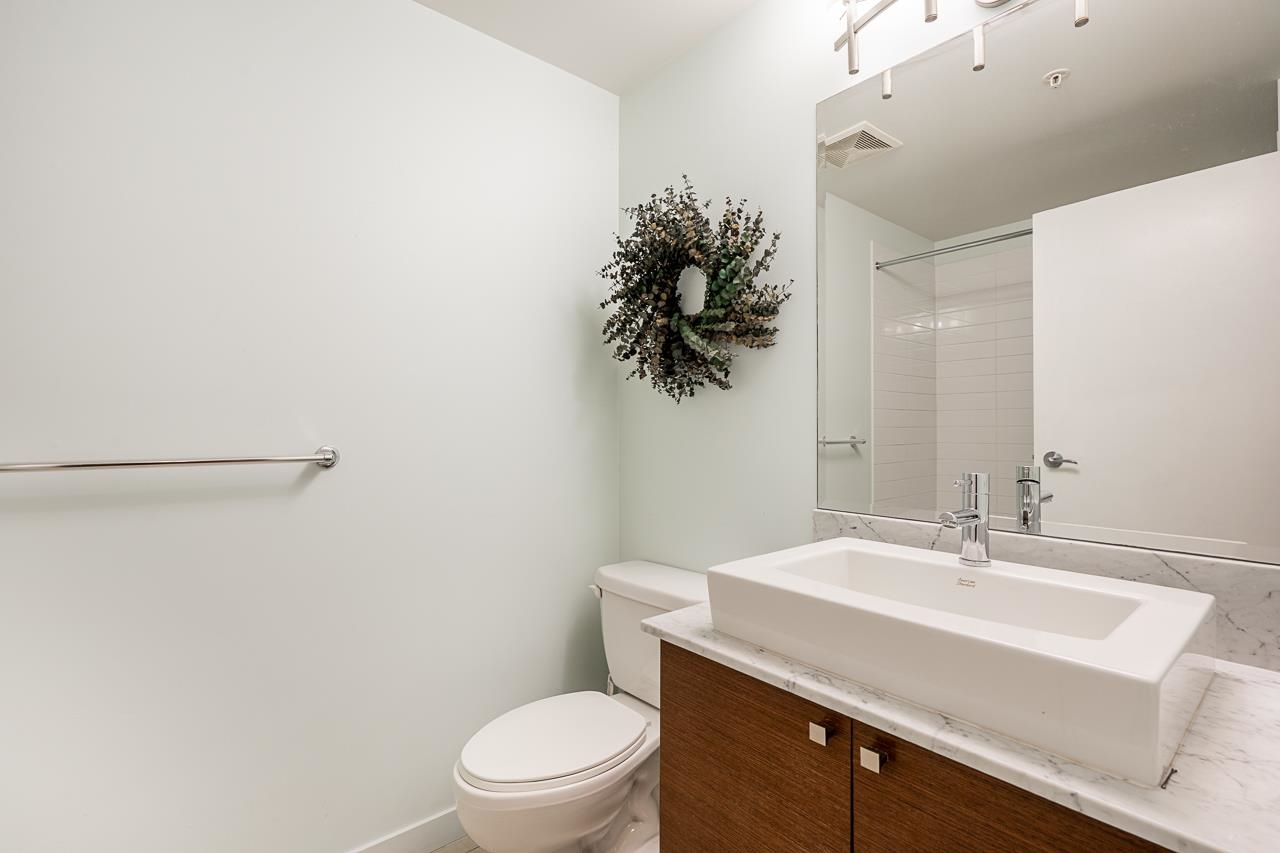 1701 400 CAPILANO ROAD Unit: 1701