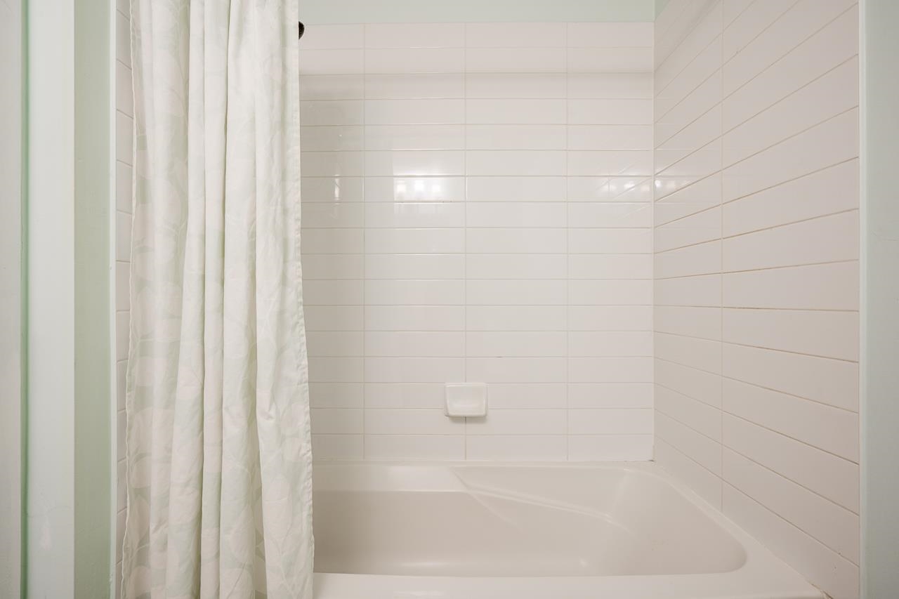 1701 400 CAPILANO ROAD Unit: 1701