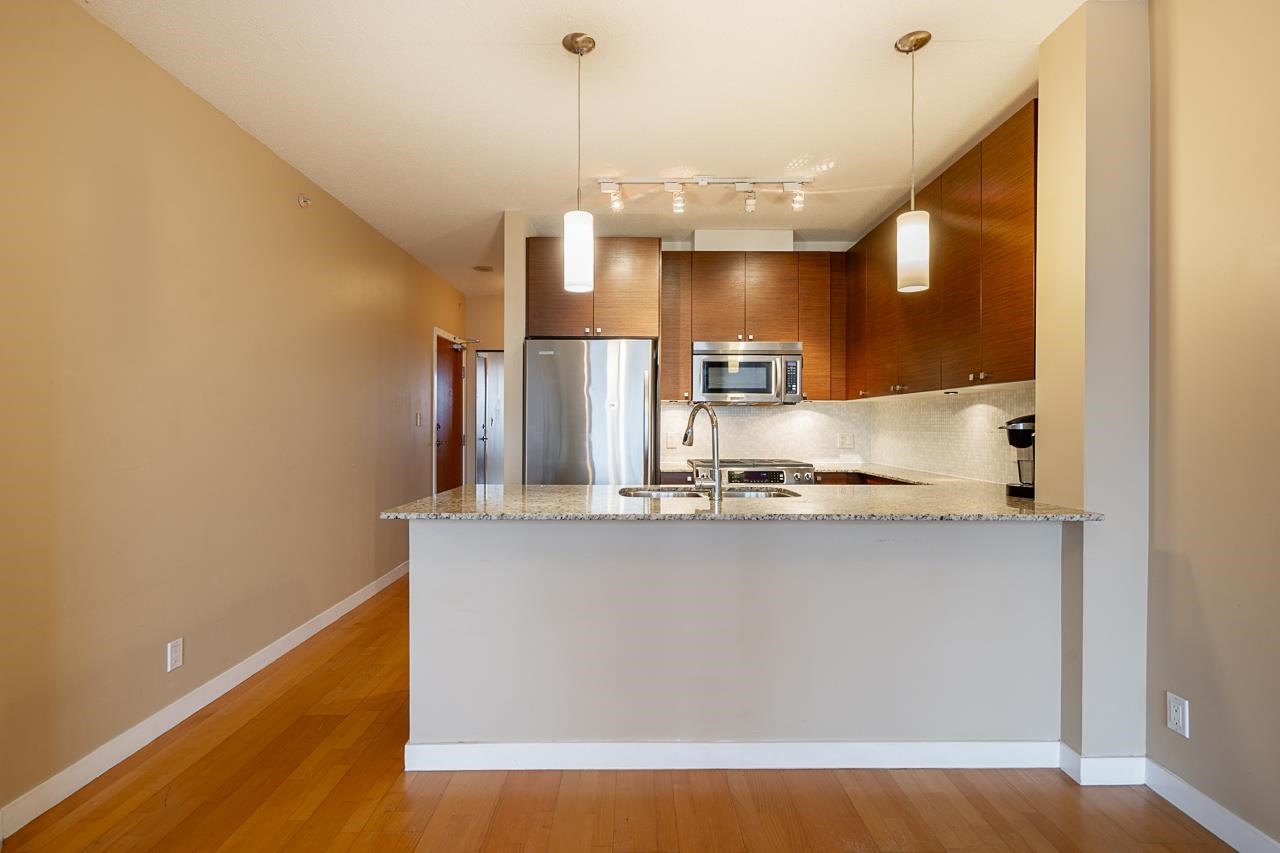 1701 400 CAPILANO ROAD Unit: 1701