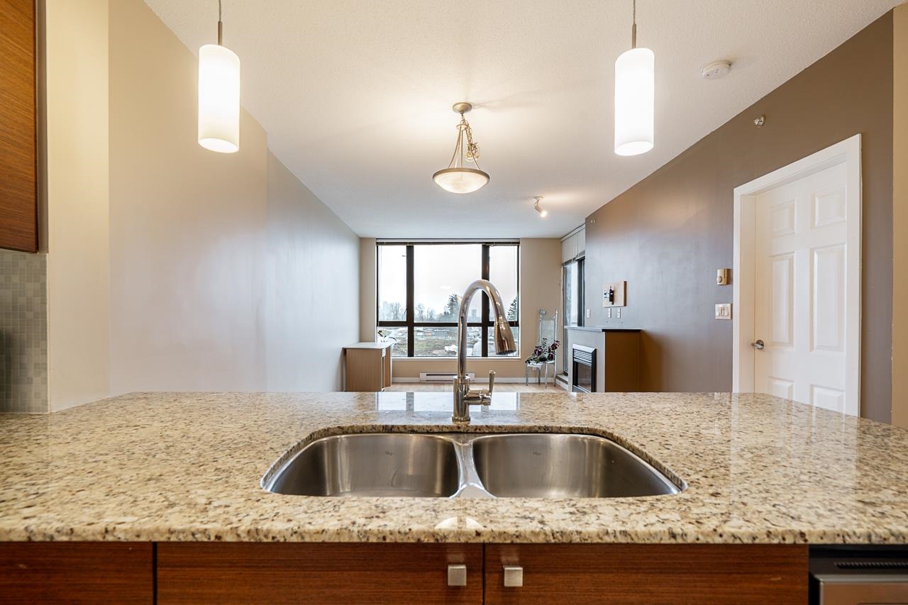 1701 400 CAPILANO ROAD Unit: 1701