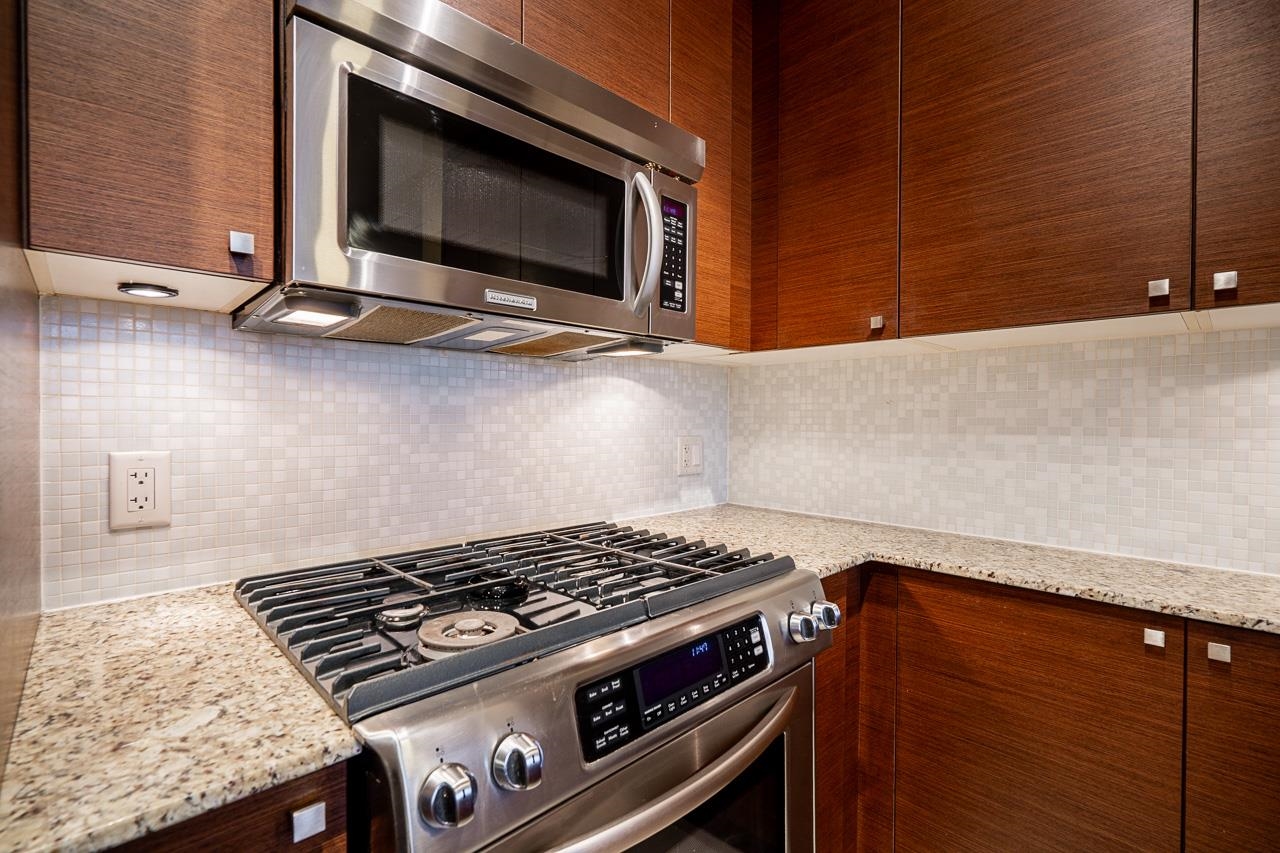 1701 400 CAPILANO ROAD Unit: 1701