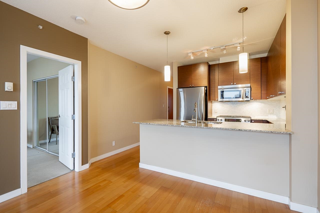 1701 400 CAPILANO ROAD Unit: 1701