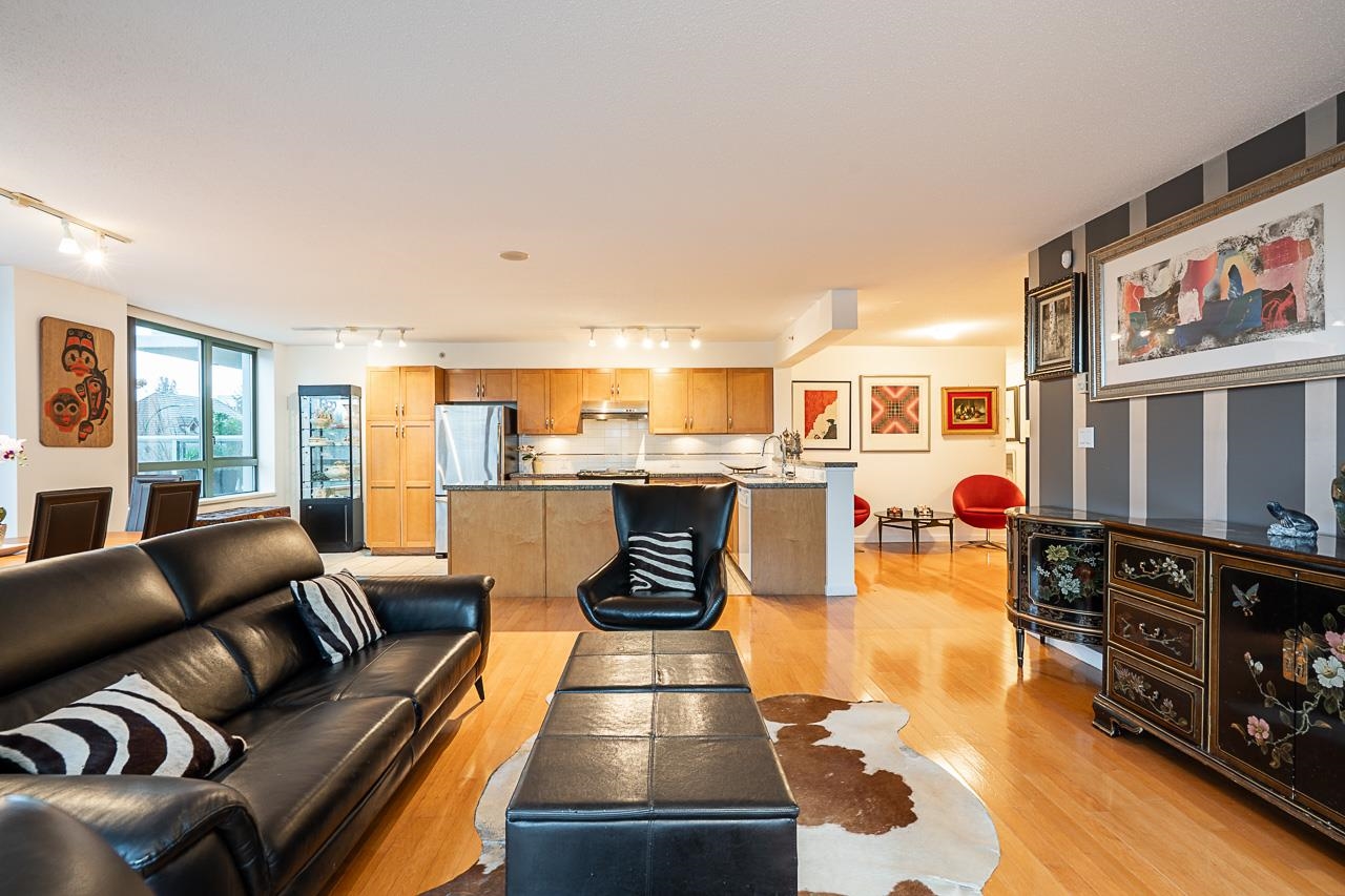 304 4380 HALIFAX STREET Unit: 304