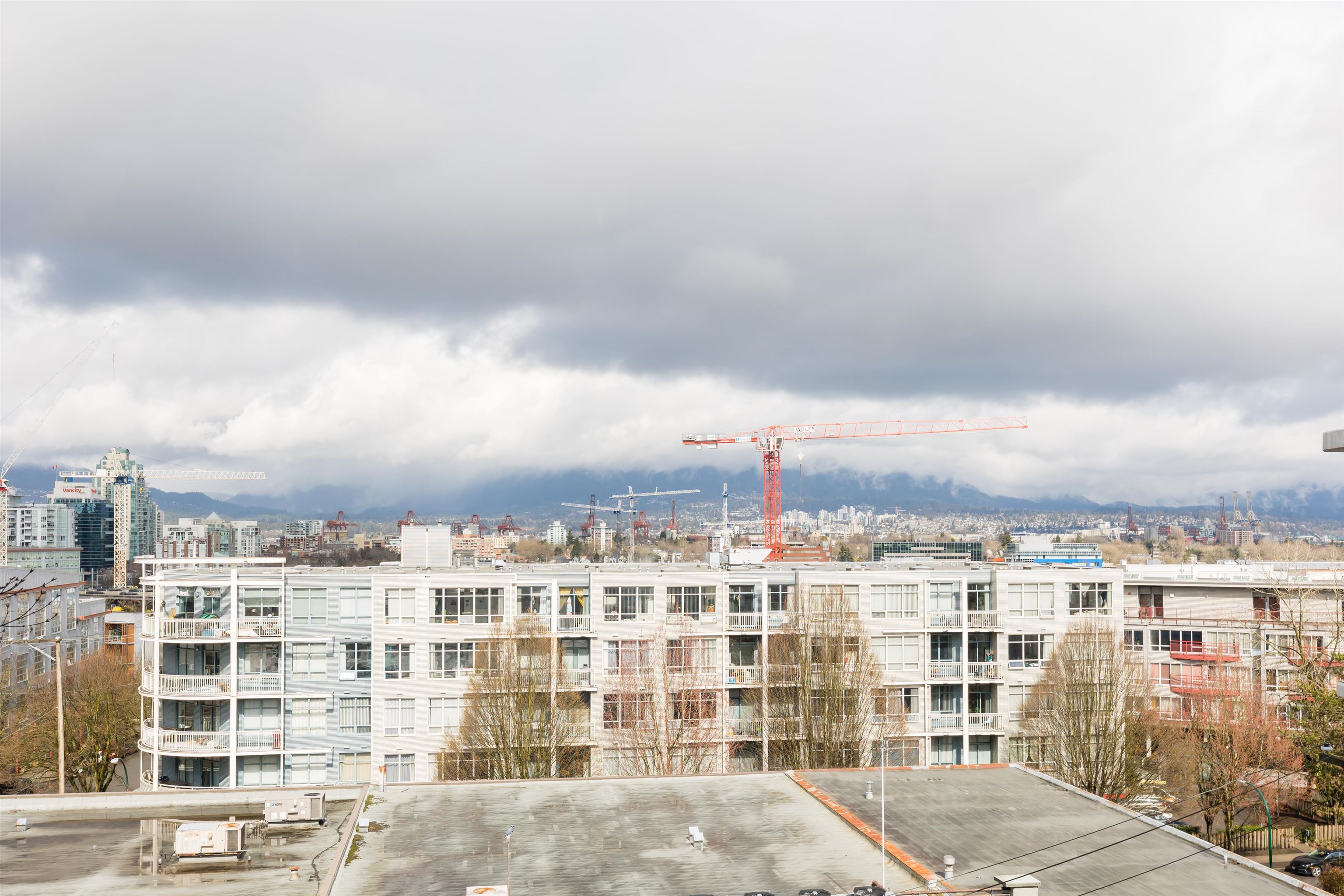 521 311 E 6 AVENUE Unit: 521