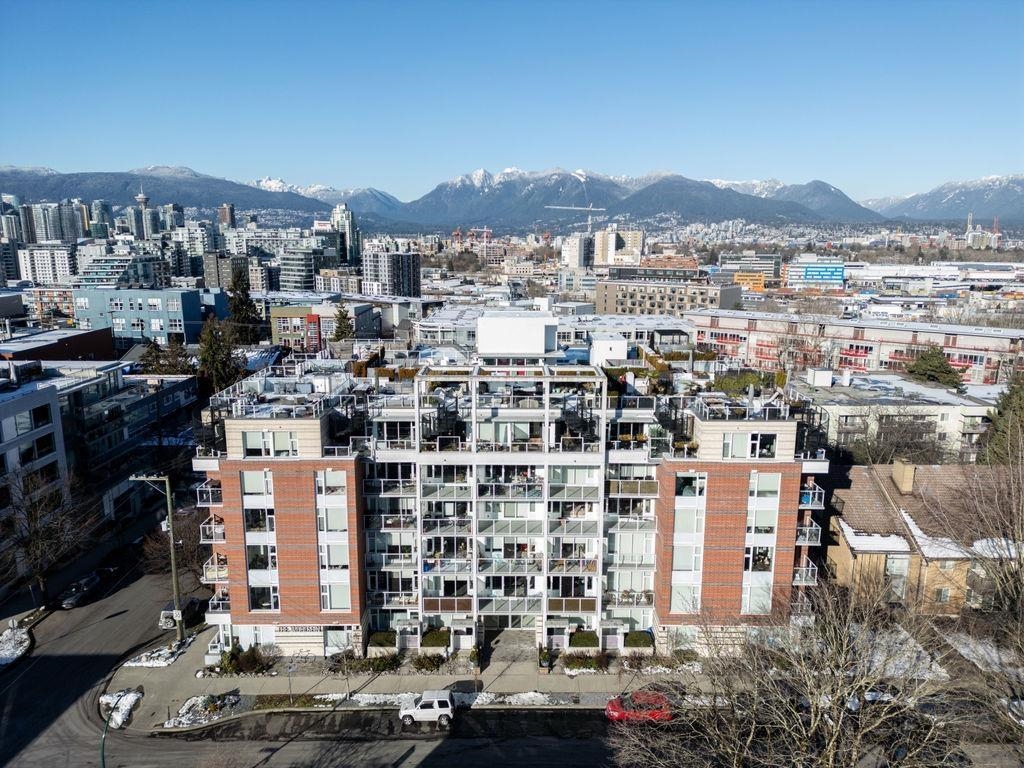 521 311 E 6 AVENUE Unit: 521