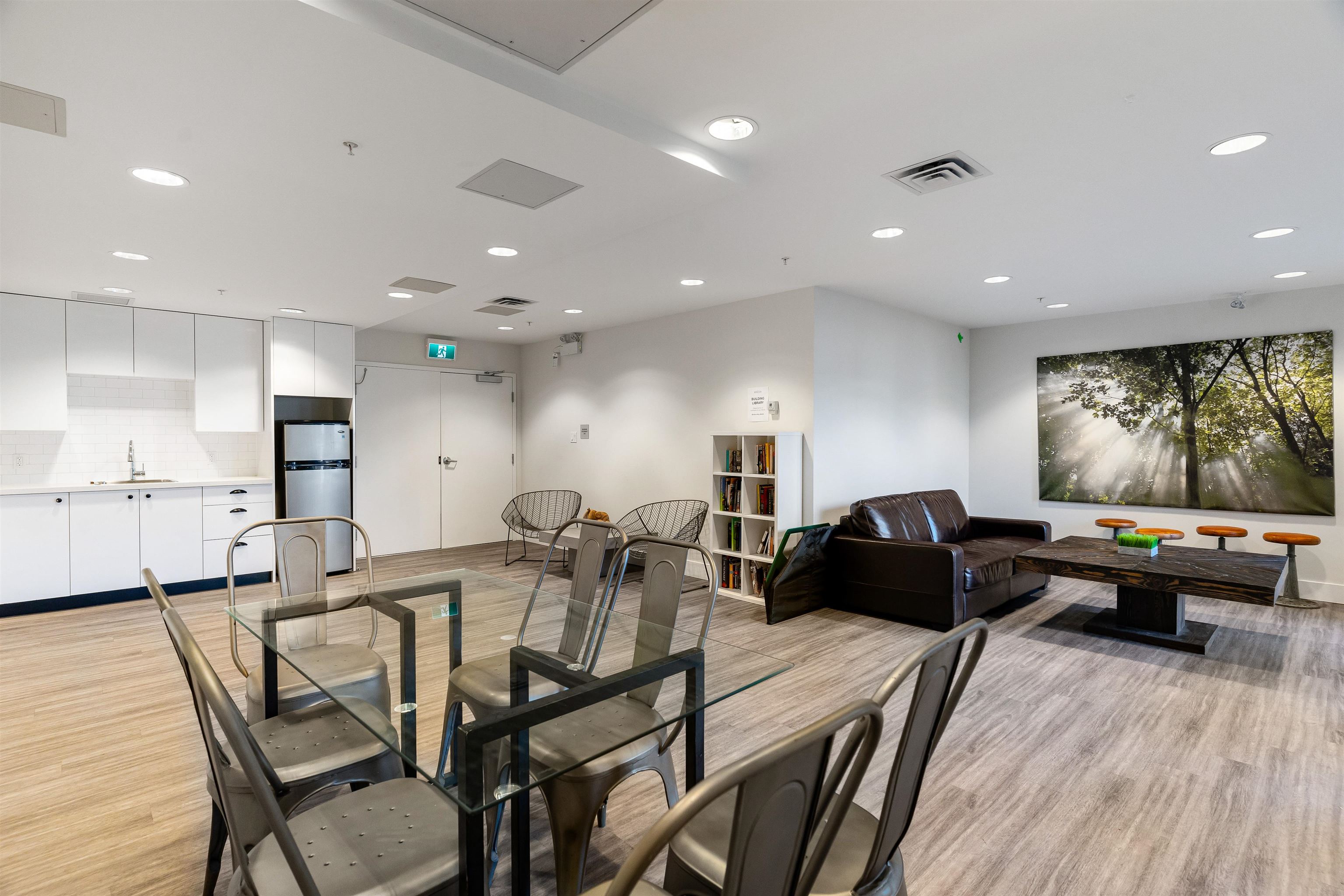 521 311 E 6 AVENUE Unit: 521