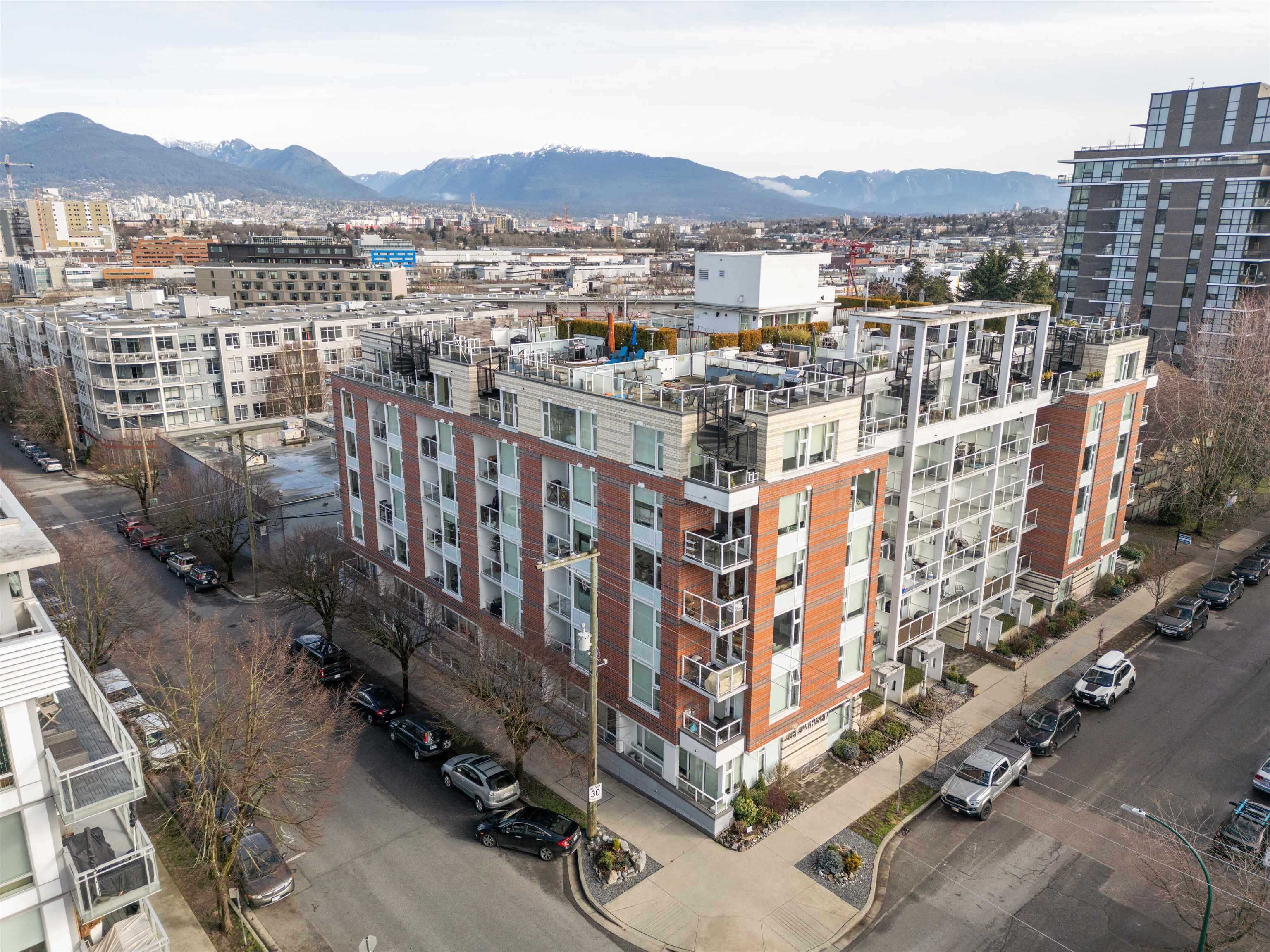 521 311 E 6 AVENUE Unit: 521