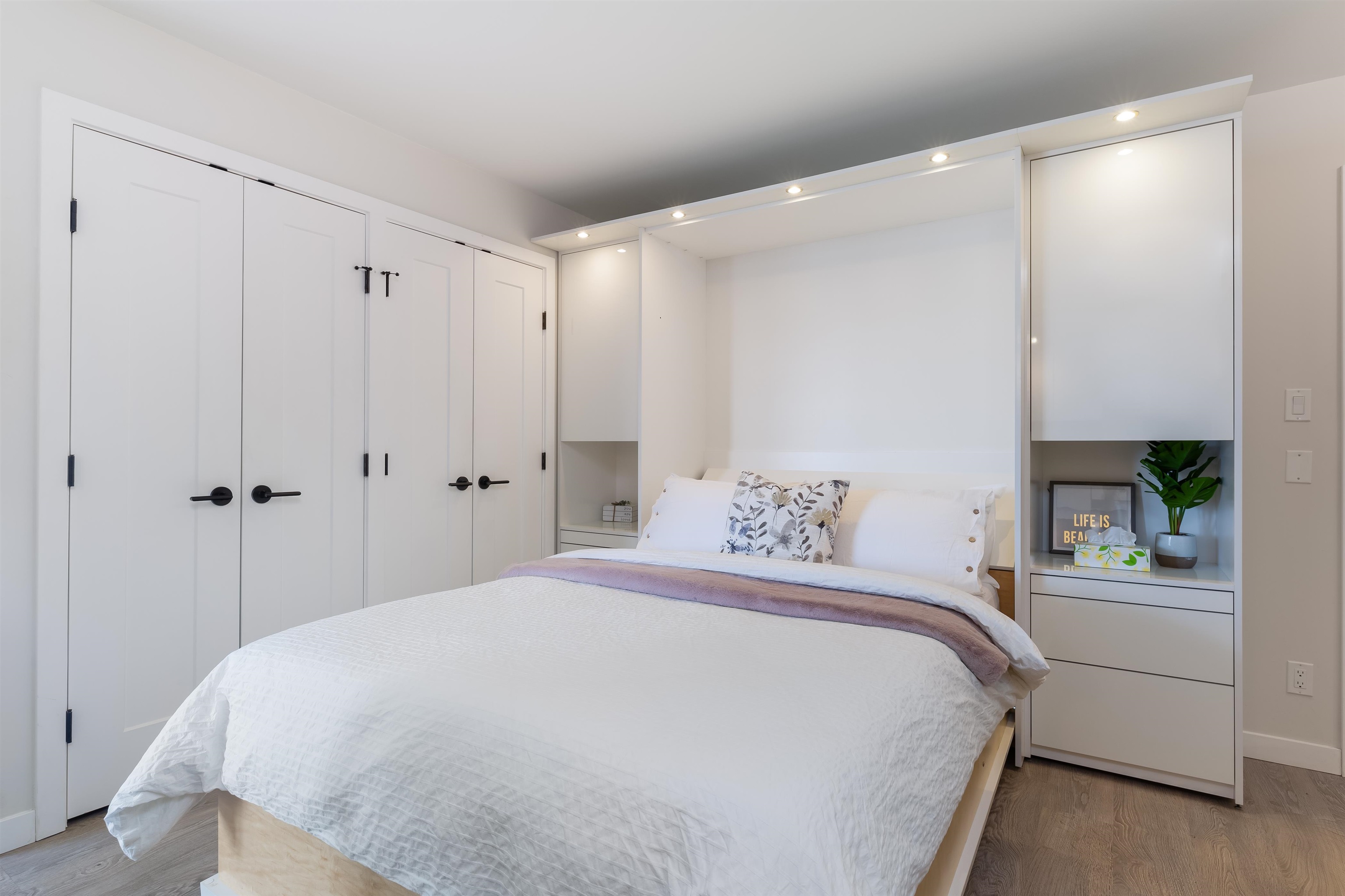 521 311 E 6 AVENUE Unit: 521