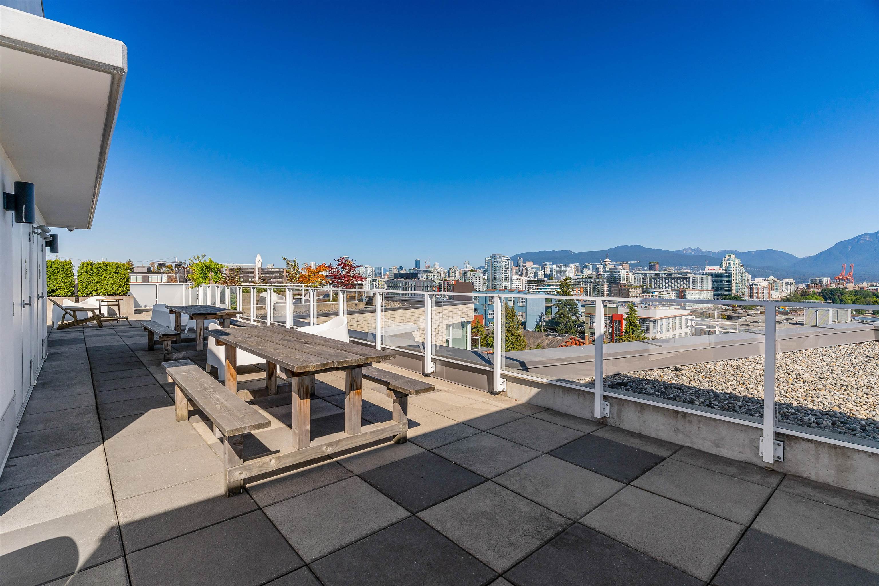 521 311 E 6 AVENUE Unit: 521
