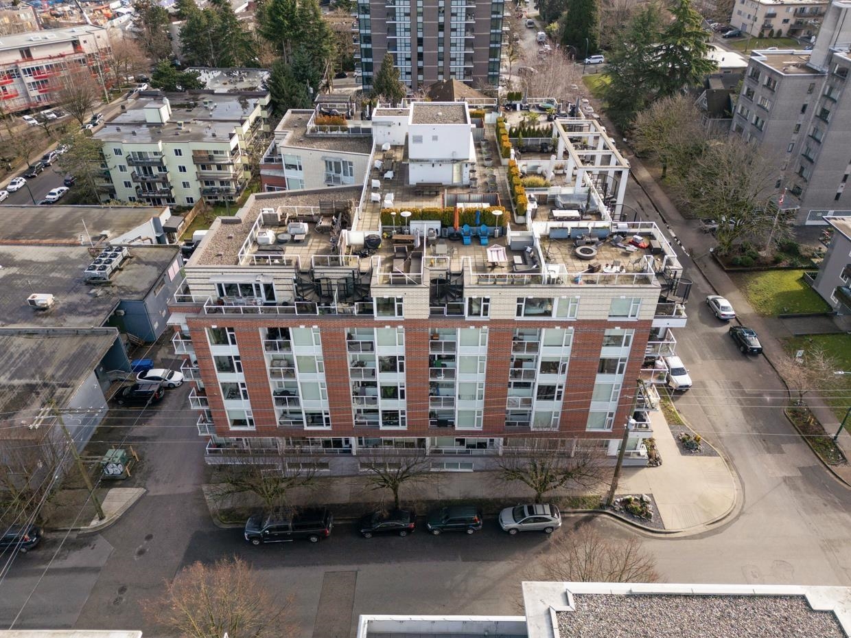 521 311 E 6 AVENUE Unit: 521