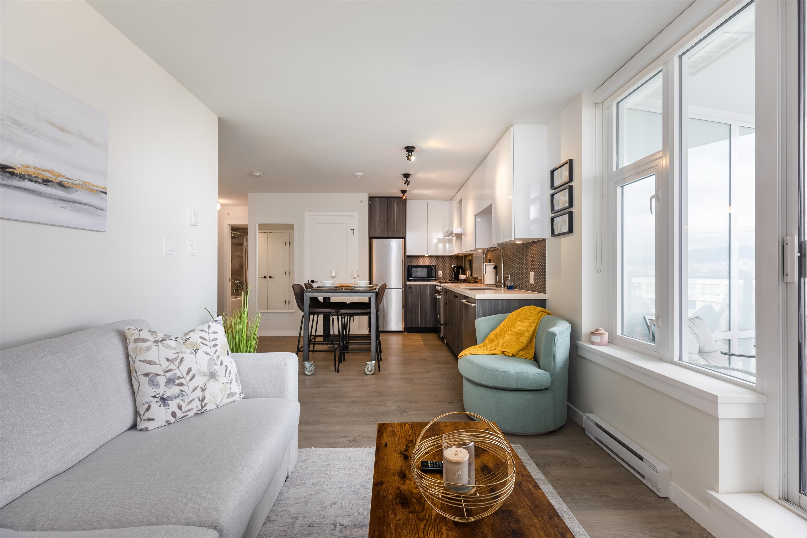 521 311 E 6 AVENUE Unit: 521