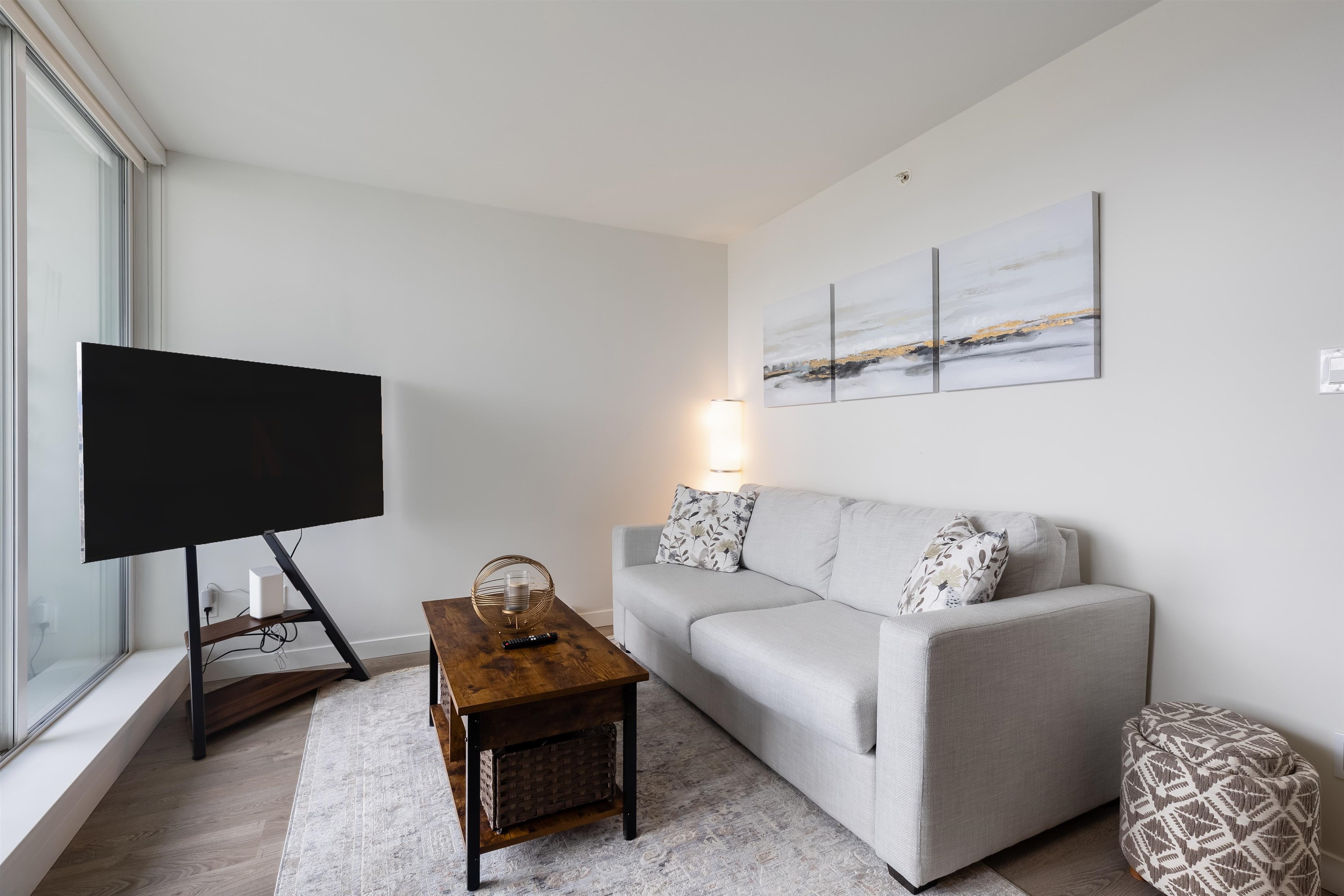 521 311 E 6 AVENUE Unit: 521