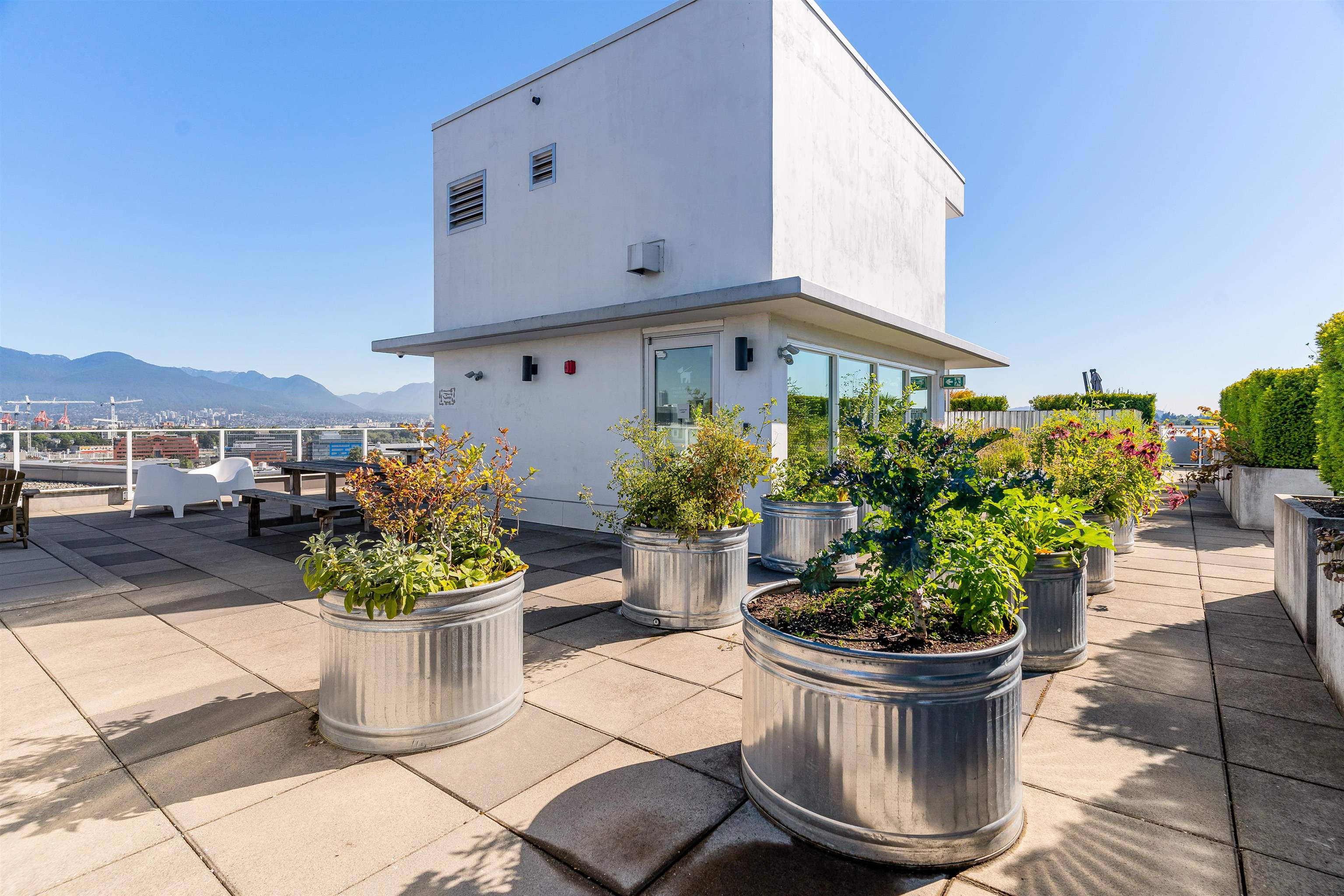 521 311 E 6 AVENUE Unit: 521