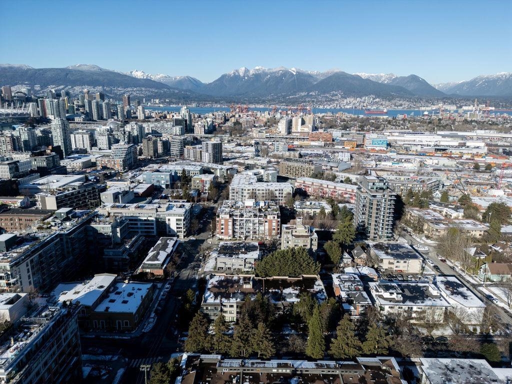 521 311 E 6 AVENUE Unit: 521