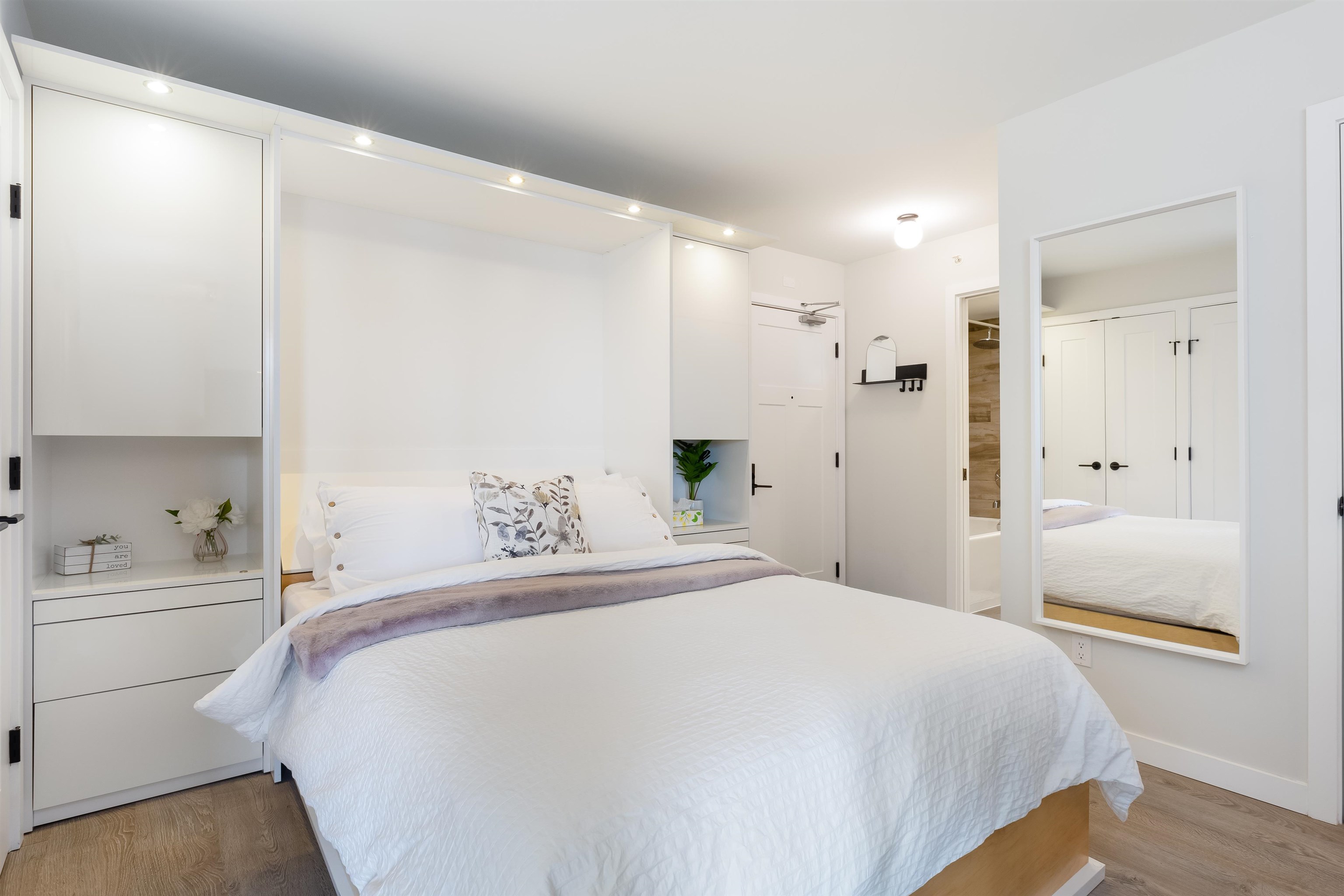 521 311 E 6 AVENUE Unit: 521