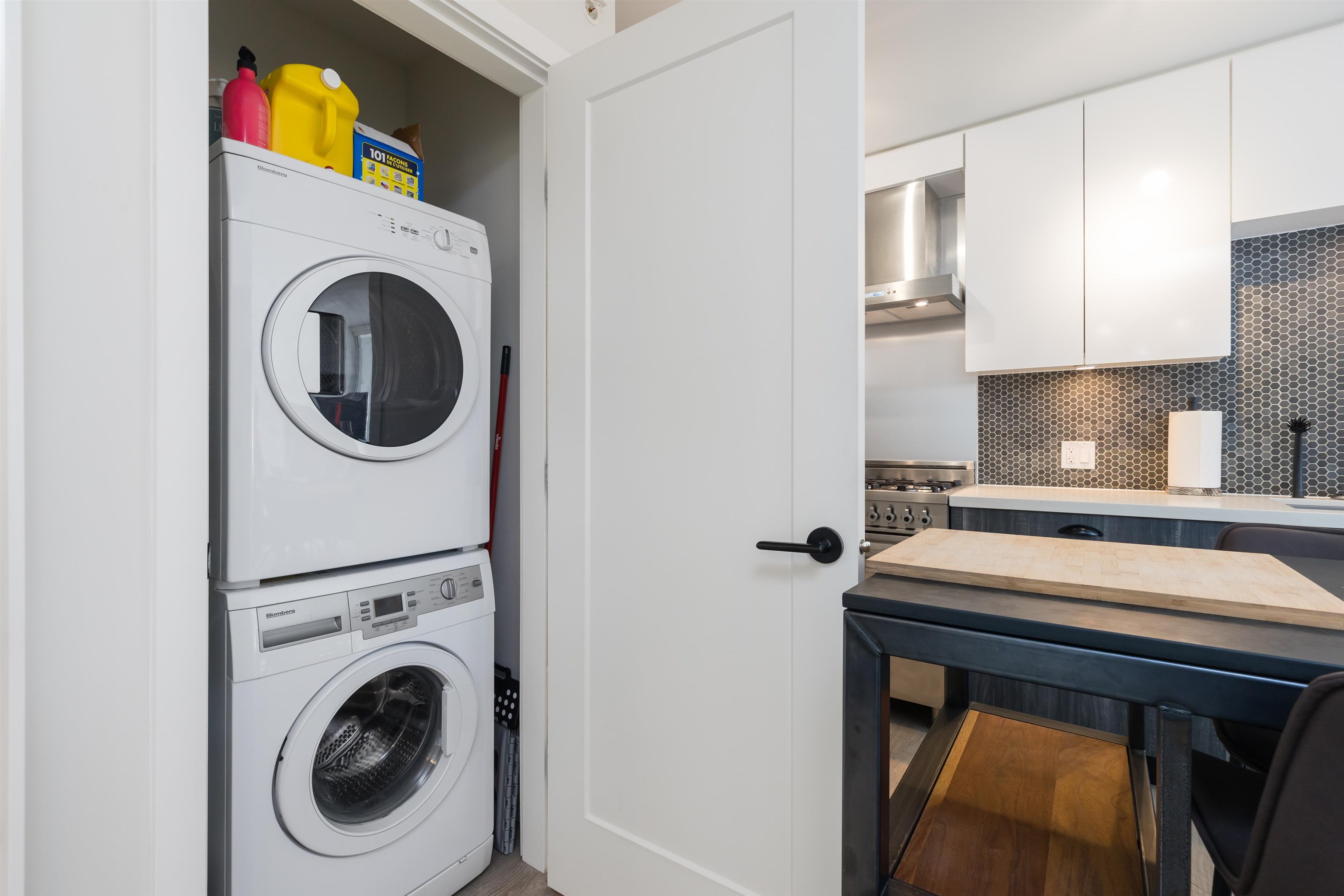 521 311 E 6 AVENUE Unit: 521